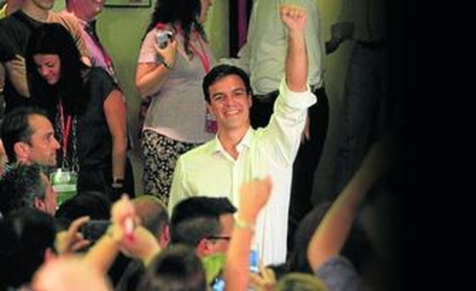 El PSOE intenta reinventarse dando los máximos galones a Pedro Sánchez
