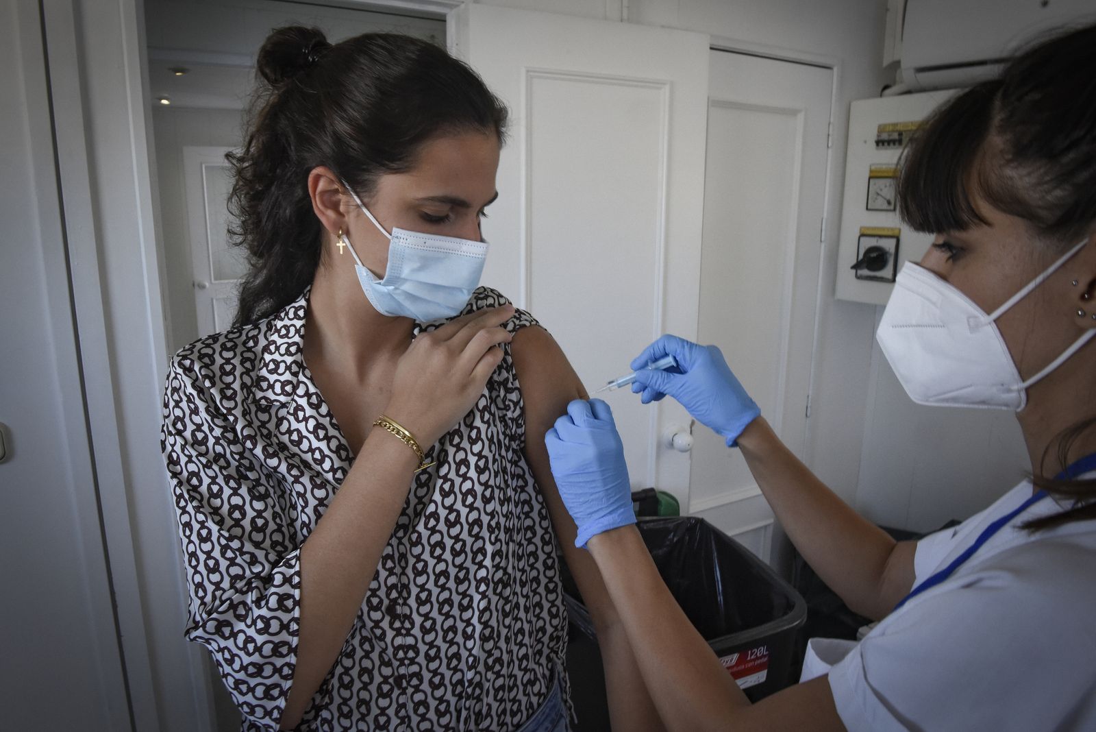 La vacunación contra el Covid a alumnos Erasmus de la Loyola, en imágenes