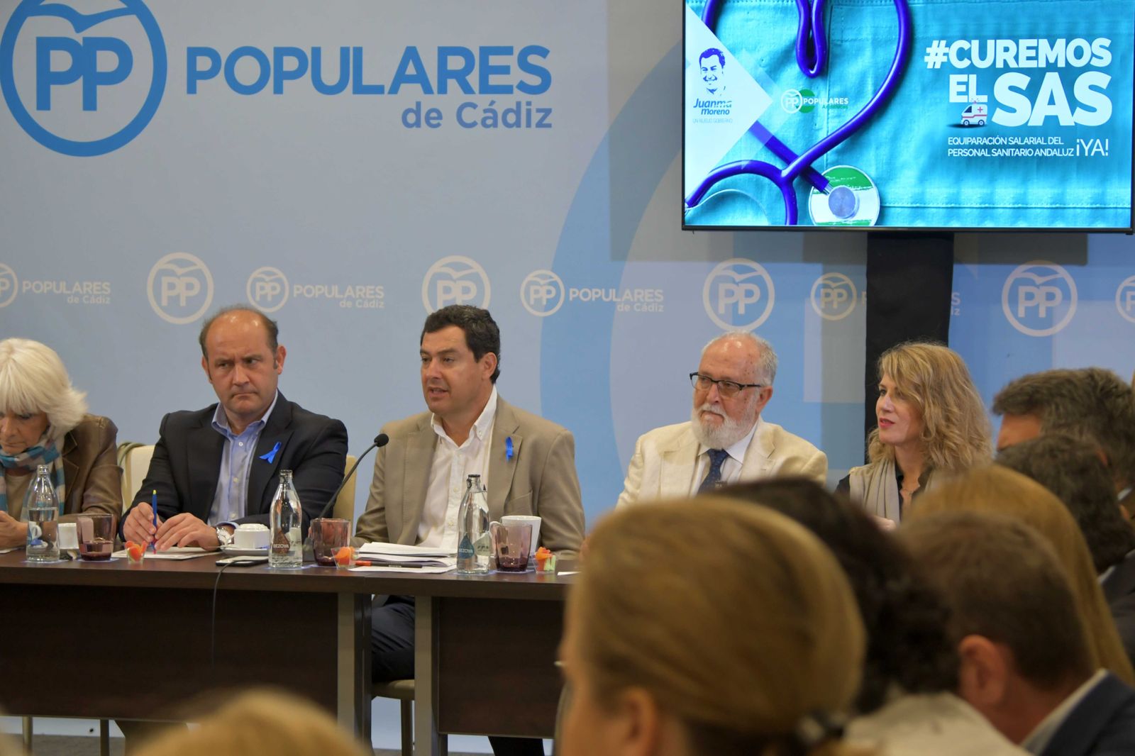 Moreno Bonilla, junto a Juancho Ortiz, Teófila Martínez, Ana Mestre y el presidente del Colegio Médico de Andalucía.