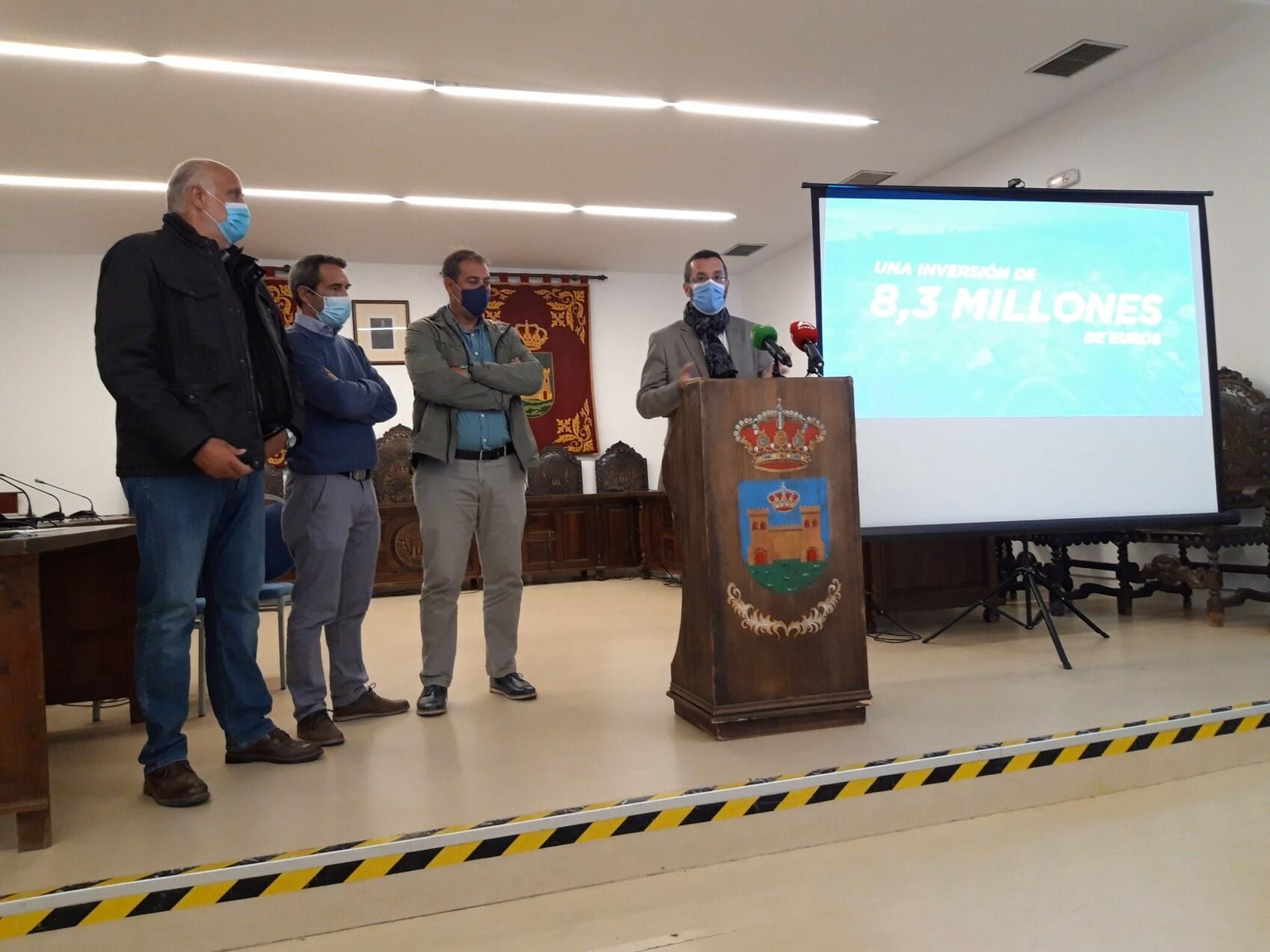 Juan Franco, acompañado de Javier Vidal, Manuel Abellán y Juan Macías, en la presentación del VI Plan de Asfaltado. Juan Franco, acompañado de Javier Vidal, Manuel Abellán y Juan Macías, en la presentación del VI Plan de Asfaltado.