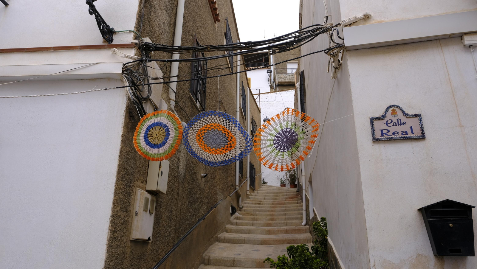 Imágenes de la procesión y paella solidaria en las Fiestas de Abla