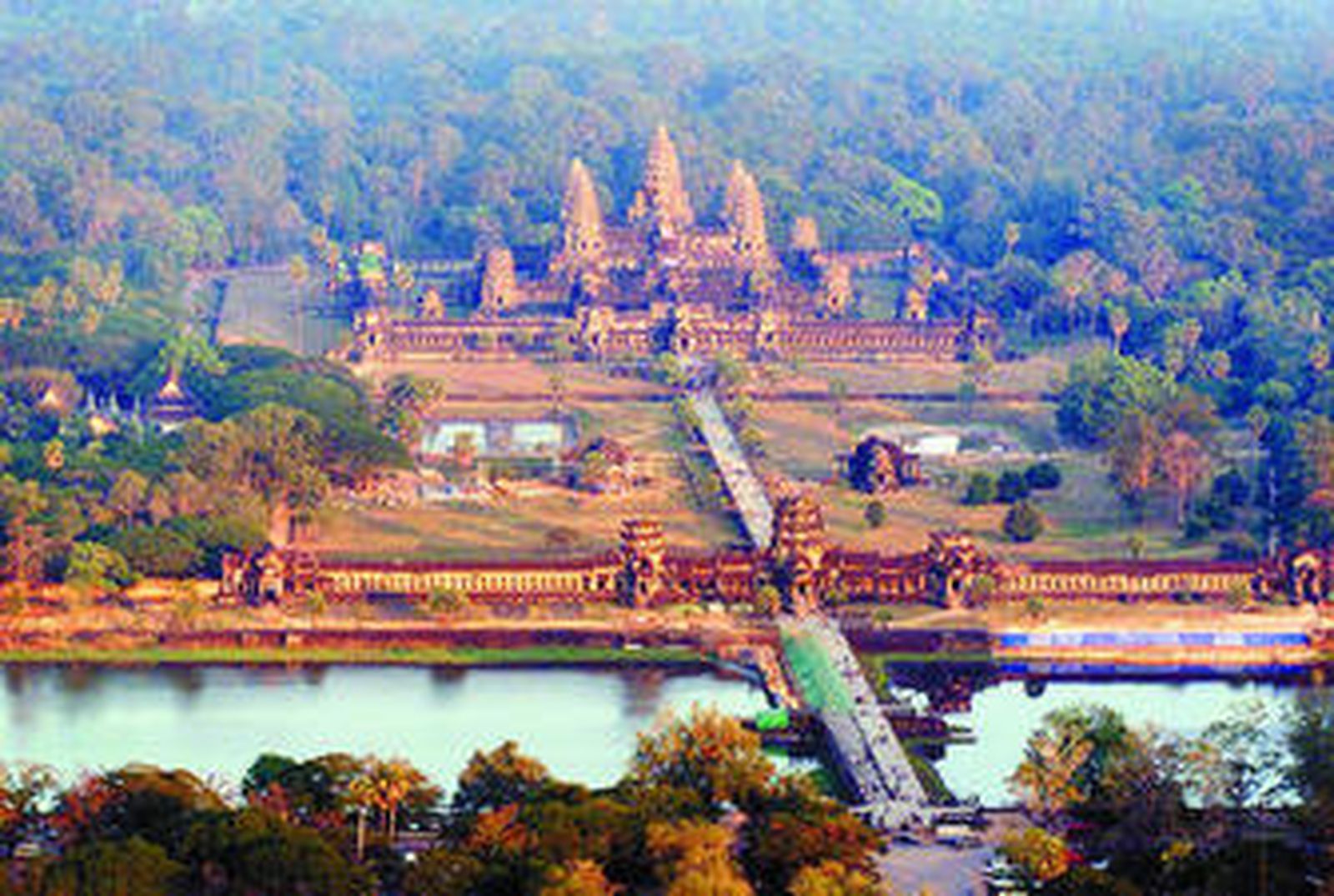 El templo de Angkor, en Camboya, es una de las maravillas del mundo, aunque este país pasa ahora por momentos turbulentos.