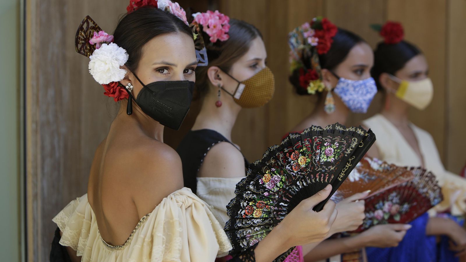 Presentación del diseño 'La Santanita' con motivo de la Velá de Santa Ana organizada por la asociación Qlamenco.