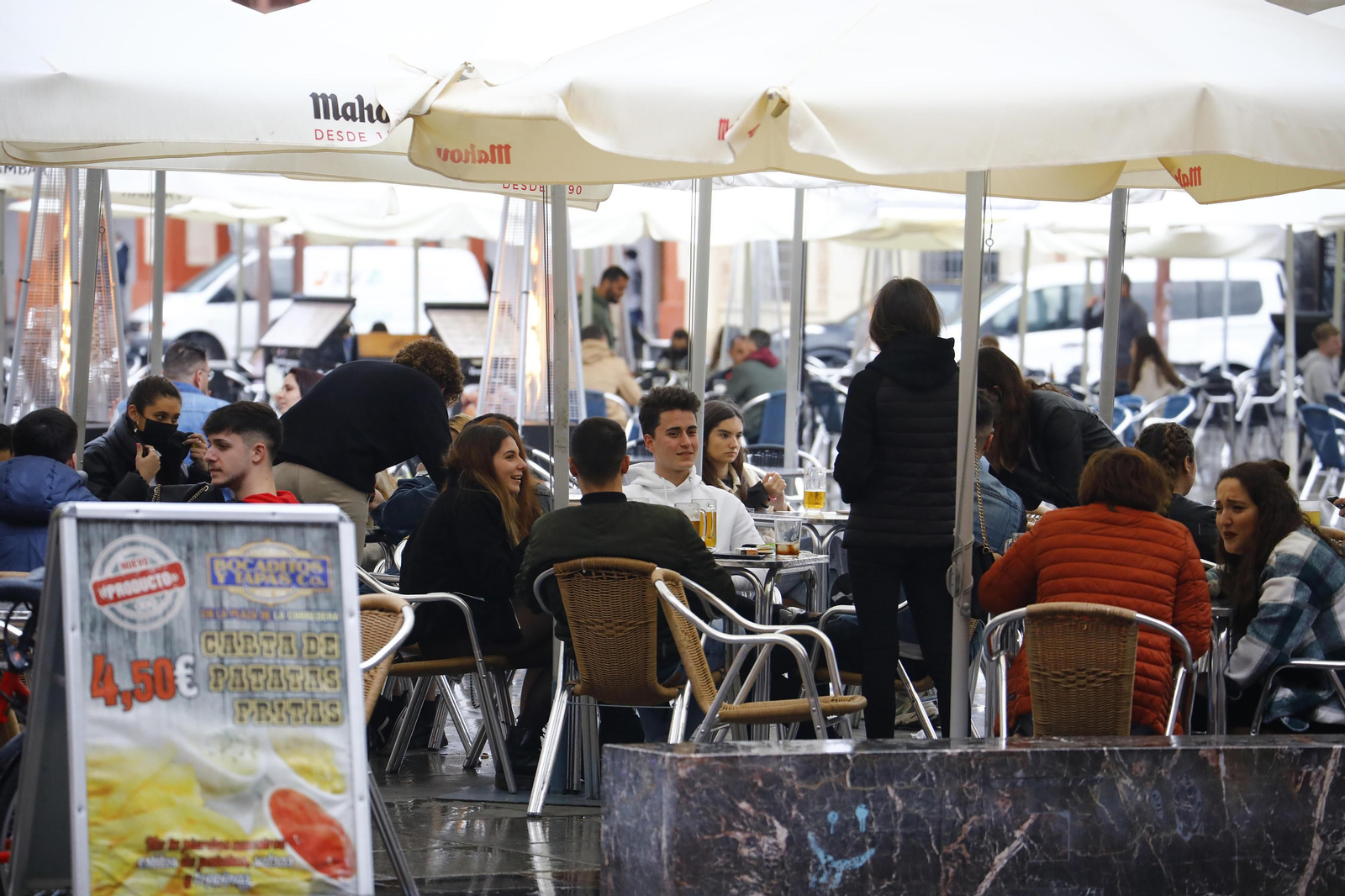 Fotografías: Tarde de bares y compras dos meses después en Córdoba