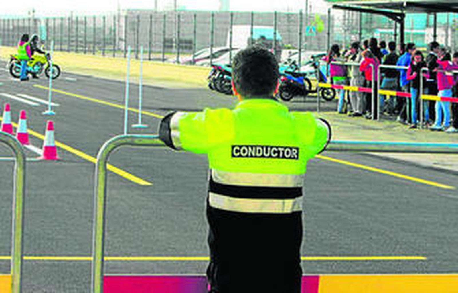 Imagen de los primeros exámenes prácticos celebrados en las pistas de la Ciudad del Transporte.