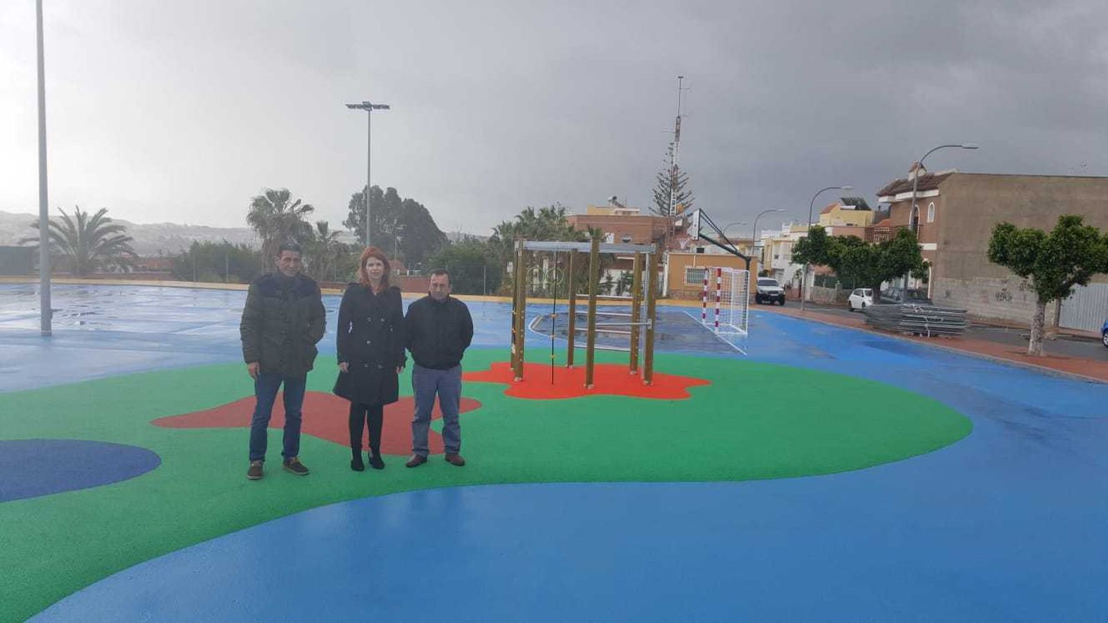 La alcaldesa de Huércal de Almería, Ángeles Castillo, con los concejales Juan Ibáñez y Amador Andrés