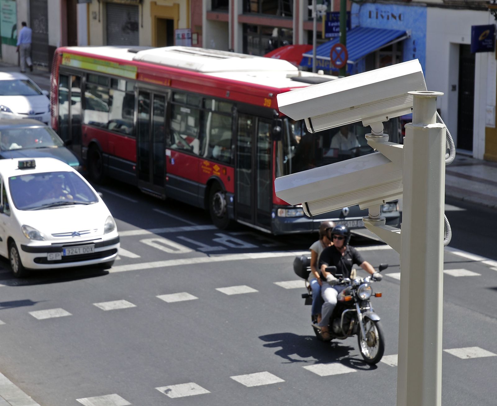 Dos de las cámaras del antiguo Plan Centro, que restringía el acceso al casco histórico.
