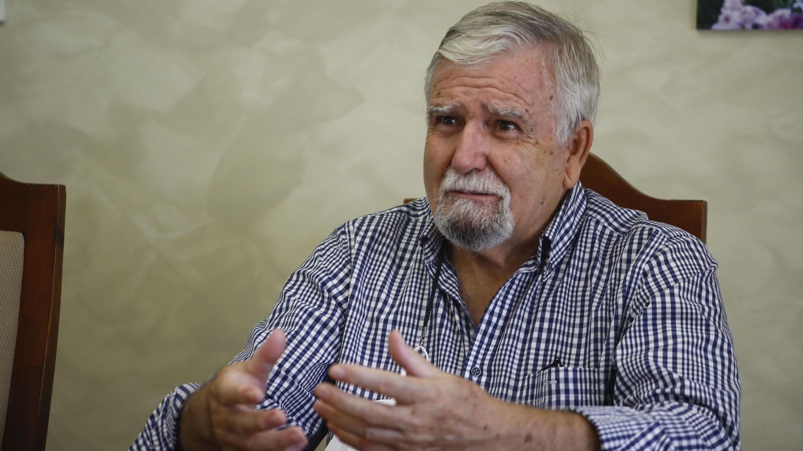 En la redacción del periódico.