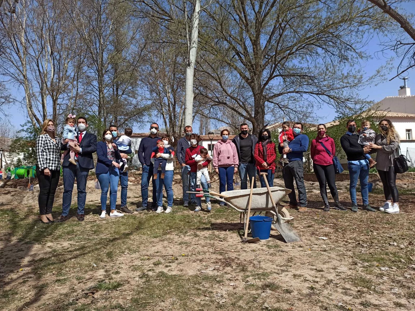 Chirivel apuesta por la doble vida: un árbol por cada nacimiento
