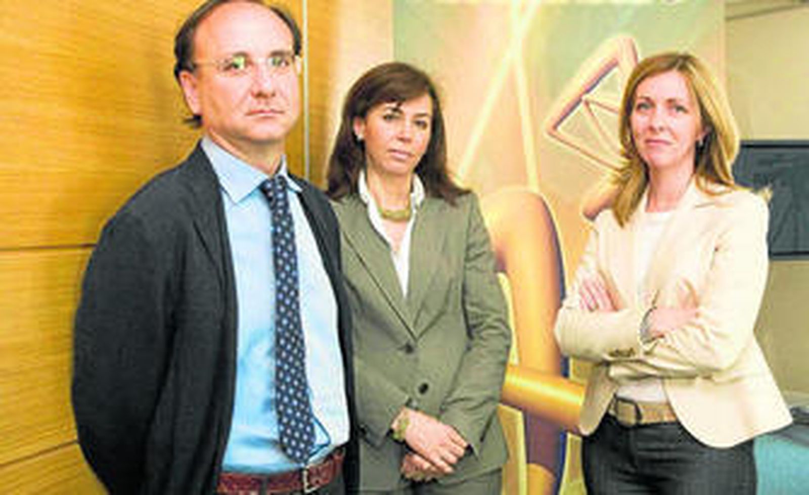 Los doctores Santiago Ramón y Cajal, Pilar Garrido y Rosana Cajal.