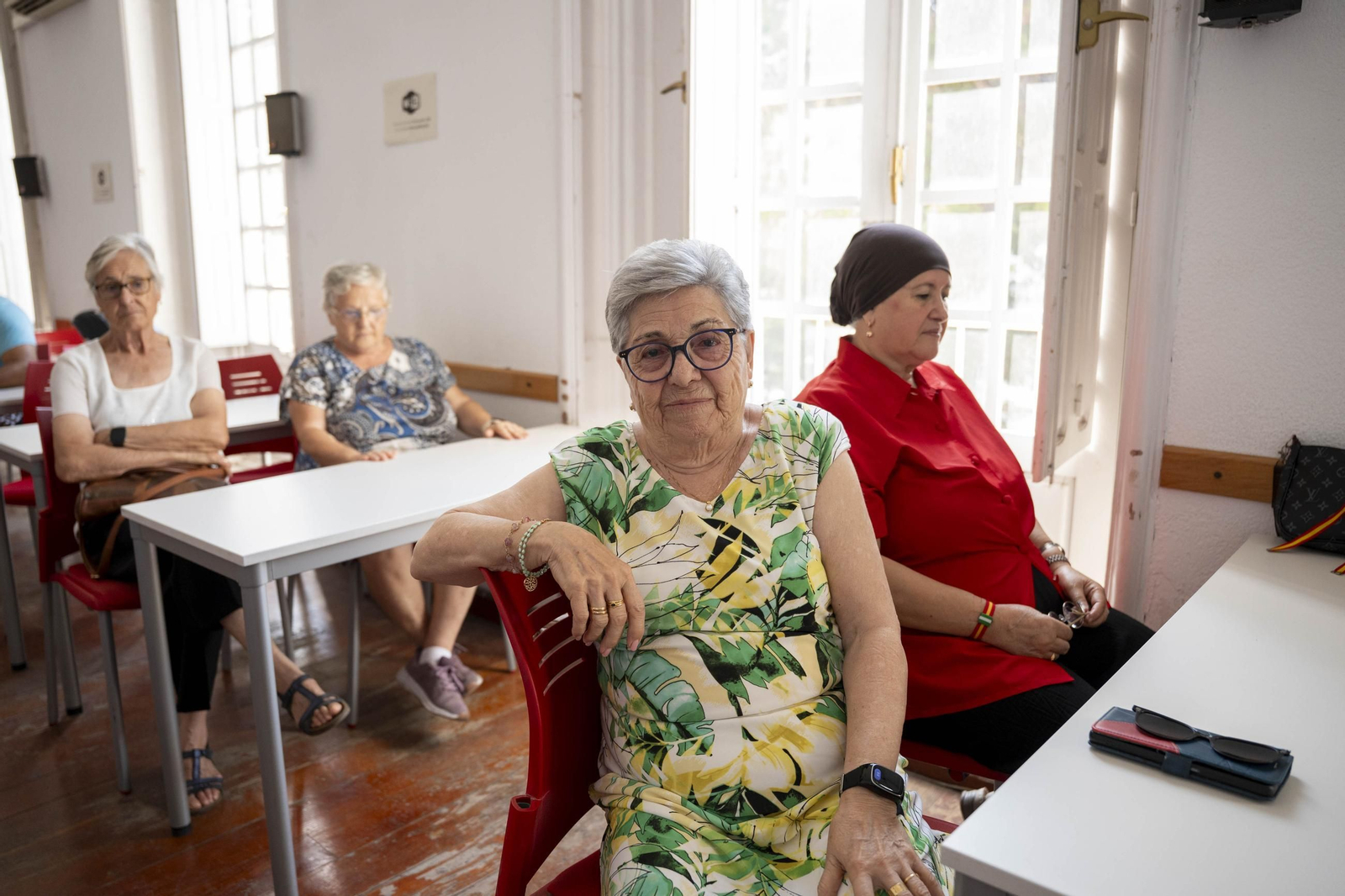Cruz Roja realiza la entrega de mantitas solidarias a las familias de acogida