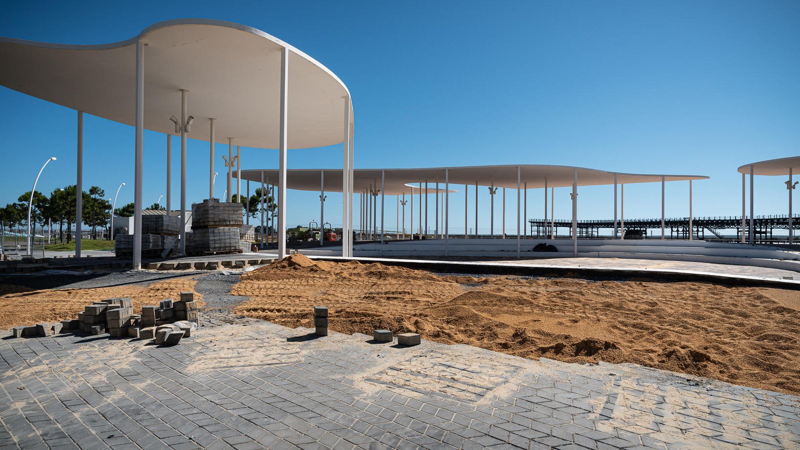 El arreglo ha obligado a levantar importantes espacios en todo el Paseo.