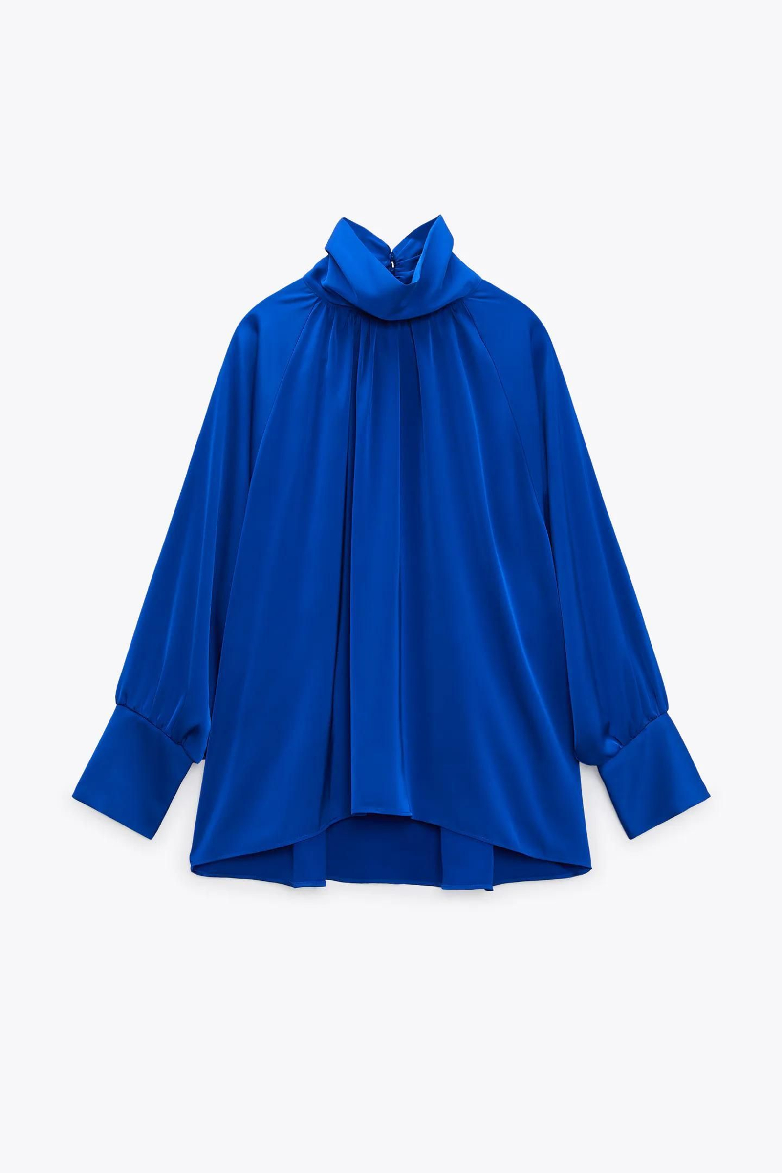 Blusa azul y satinada de Zara. Blusa azul y satinada de Zara.