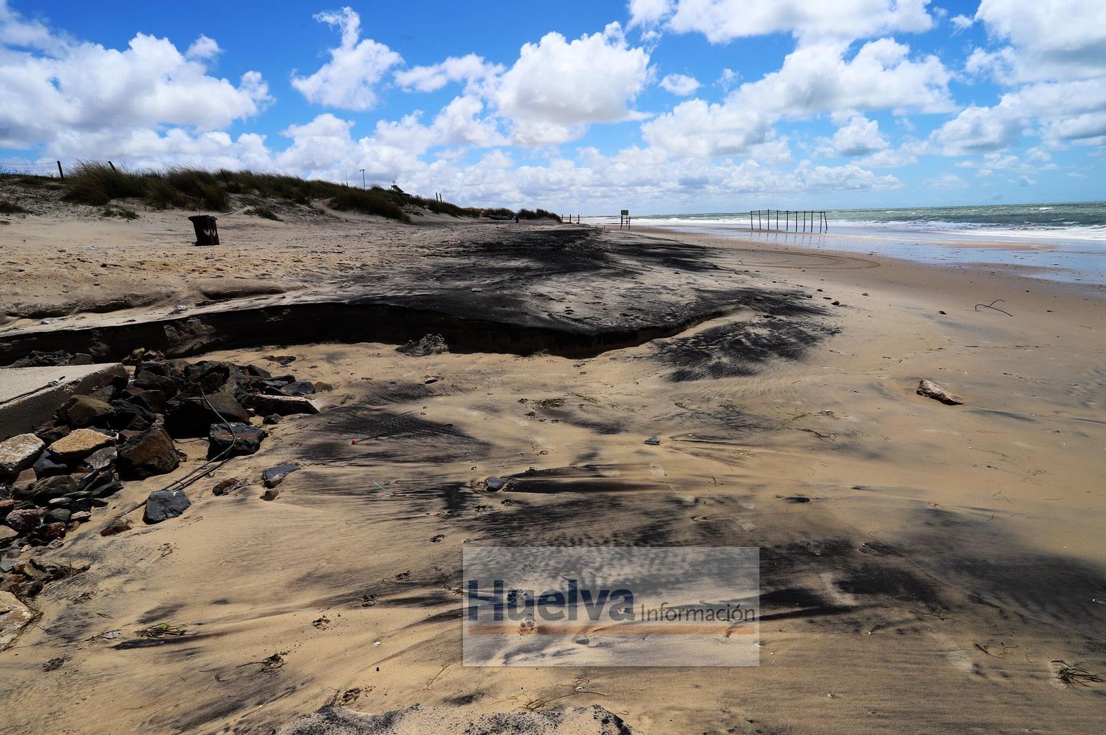 Imágenes de la zona de la playa de Matalascañas más afectada por el temporal