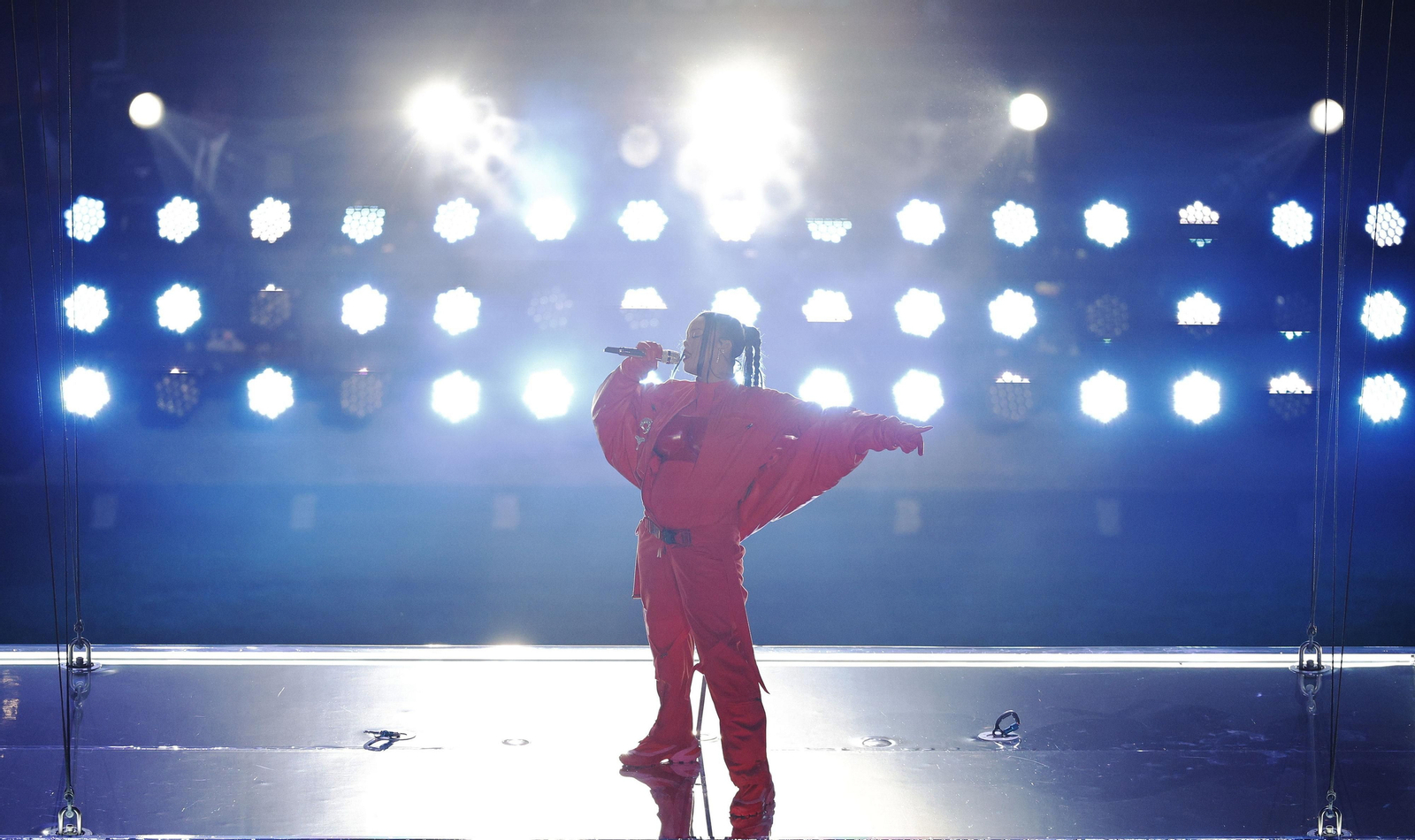 Las imágenes de la actuación de Rihanna en la Super Bowl 2023