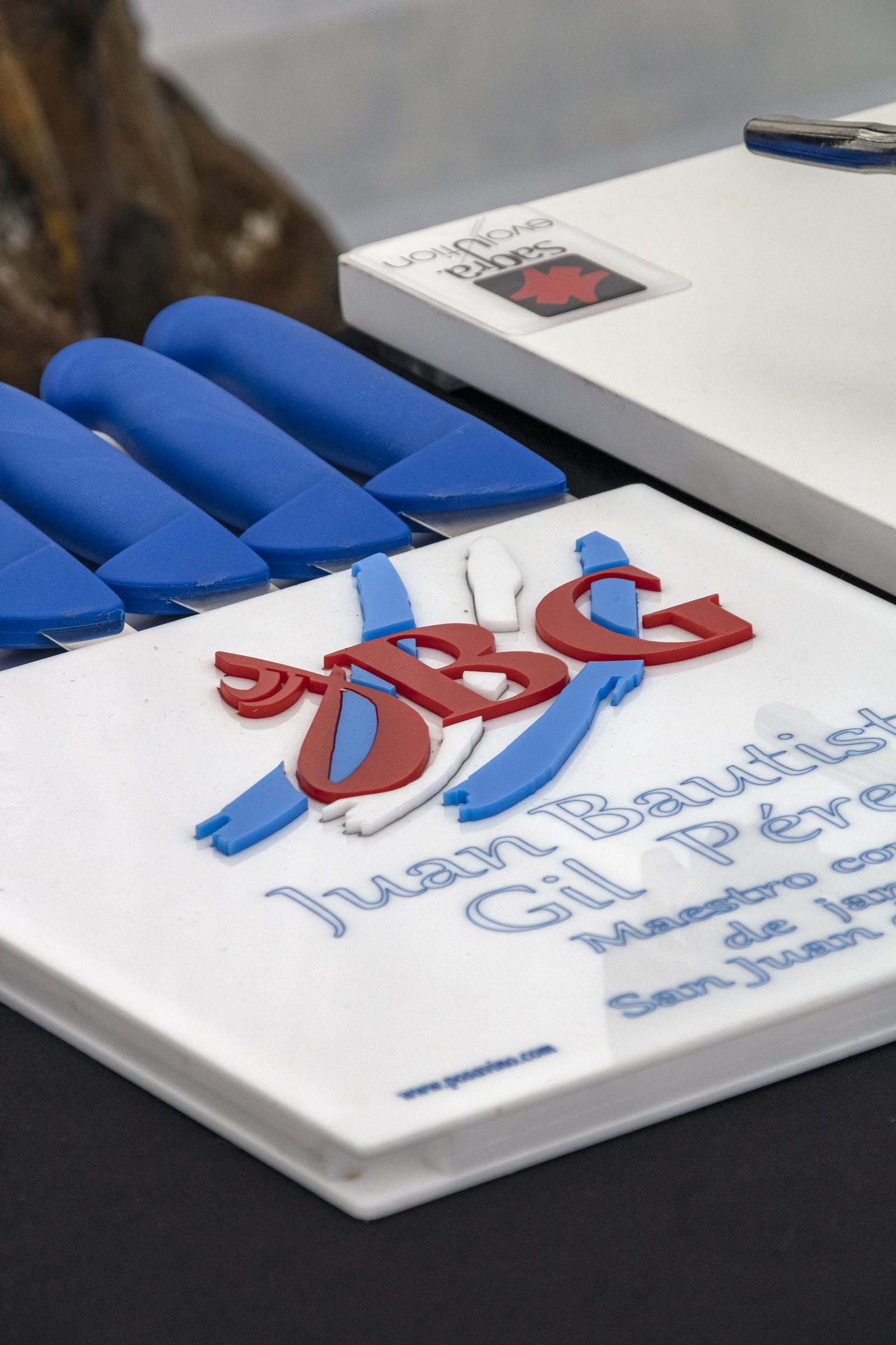 Imágenes del inicio del intento de conseguir el récord Guinnes de cortar jamón en Huelva