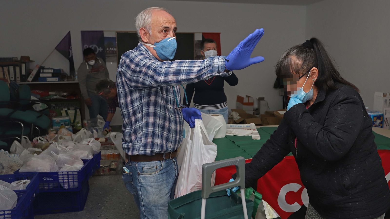 Reparto de alimentos del colectivo 'Solidarios frente al COVID-19'