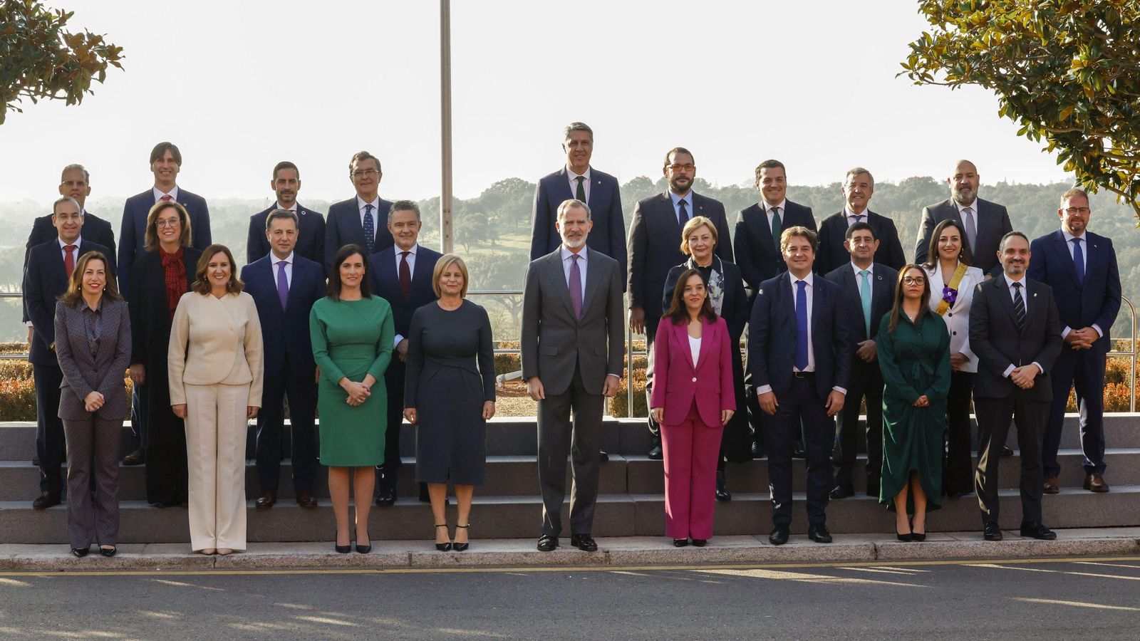 El Rey Felipe VI, con la alcaldesa de Jerez y resto de miembros de la junta de gobierno de la FEMP.