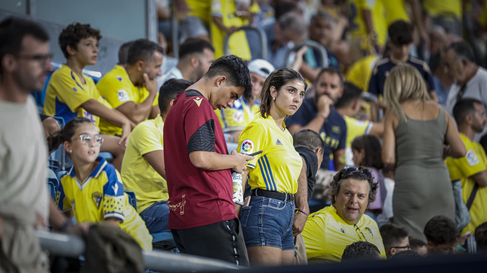 Búscate entre las fotos del partido de fútbol entre Cádiz CF y Real Zaragoza
