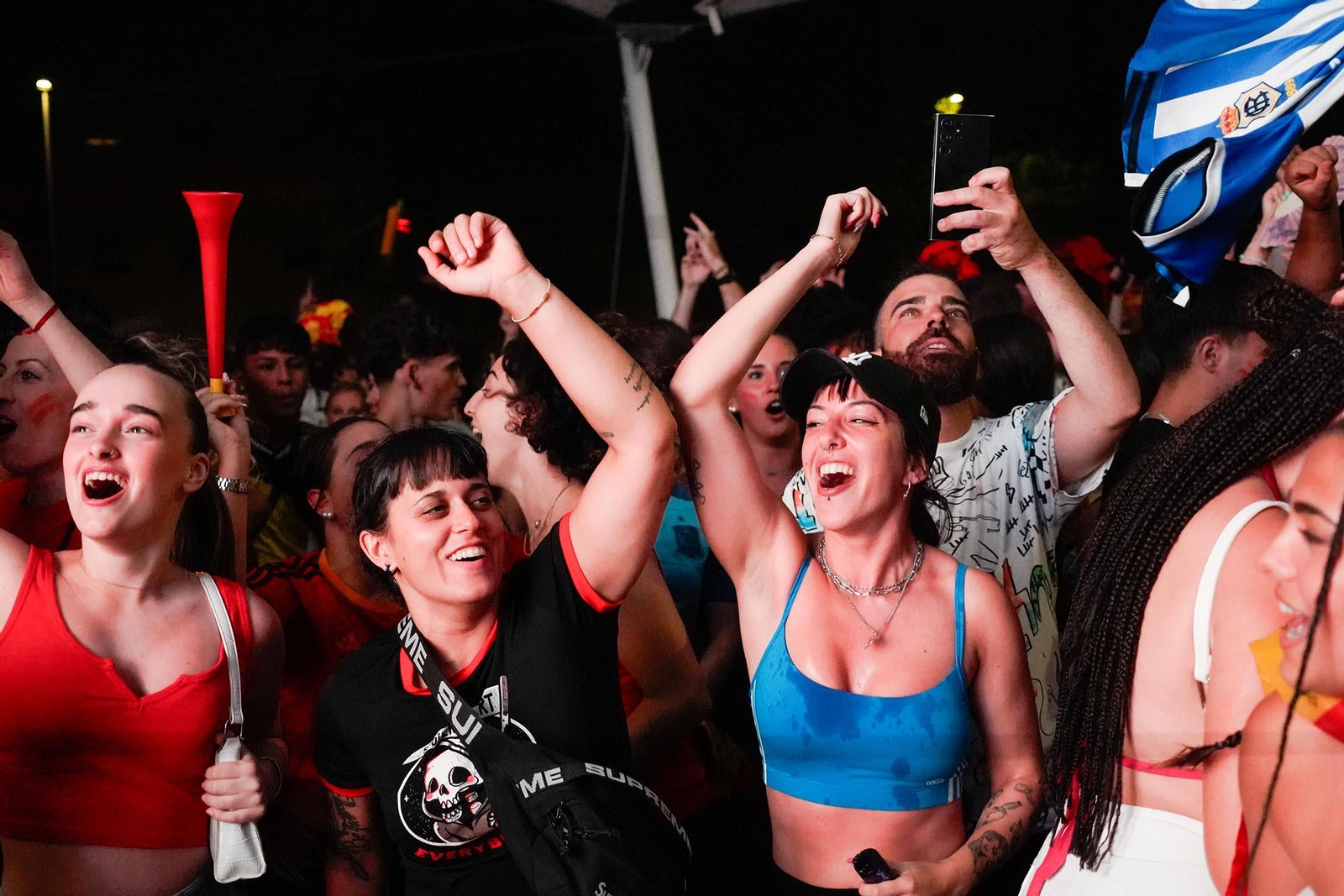 Imágenes del ambiente durante la final de la Eurocopa entre España e Inglaterra Imágenes del ambiente durante la final de la Eurocopa entre España e Inglaterra