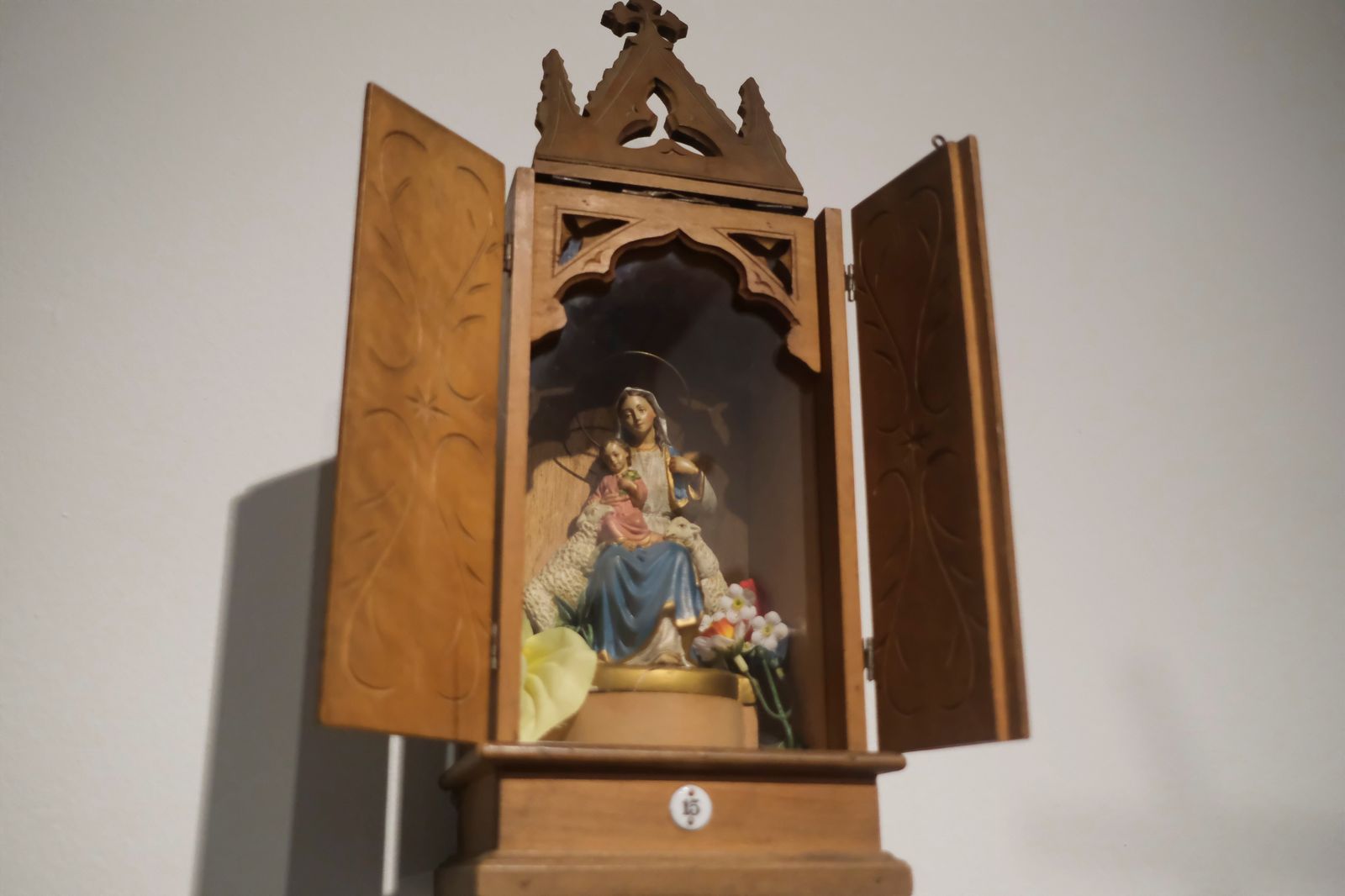 La exposición 'El resurgir de una devoción', de la Divina Pastora de las Almas de Córdoba, en imágenes
