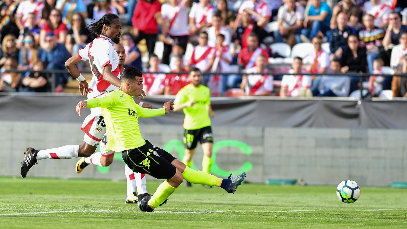 Guardiola dispara en el gol de la victoria.