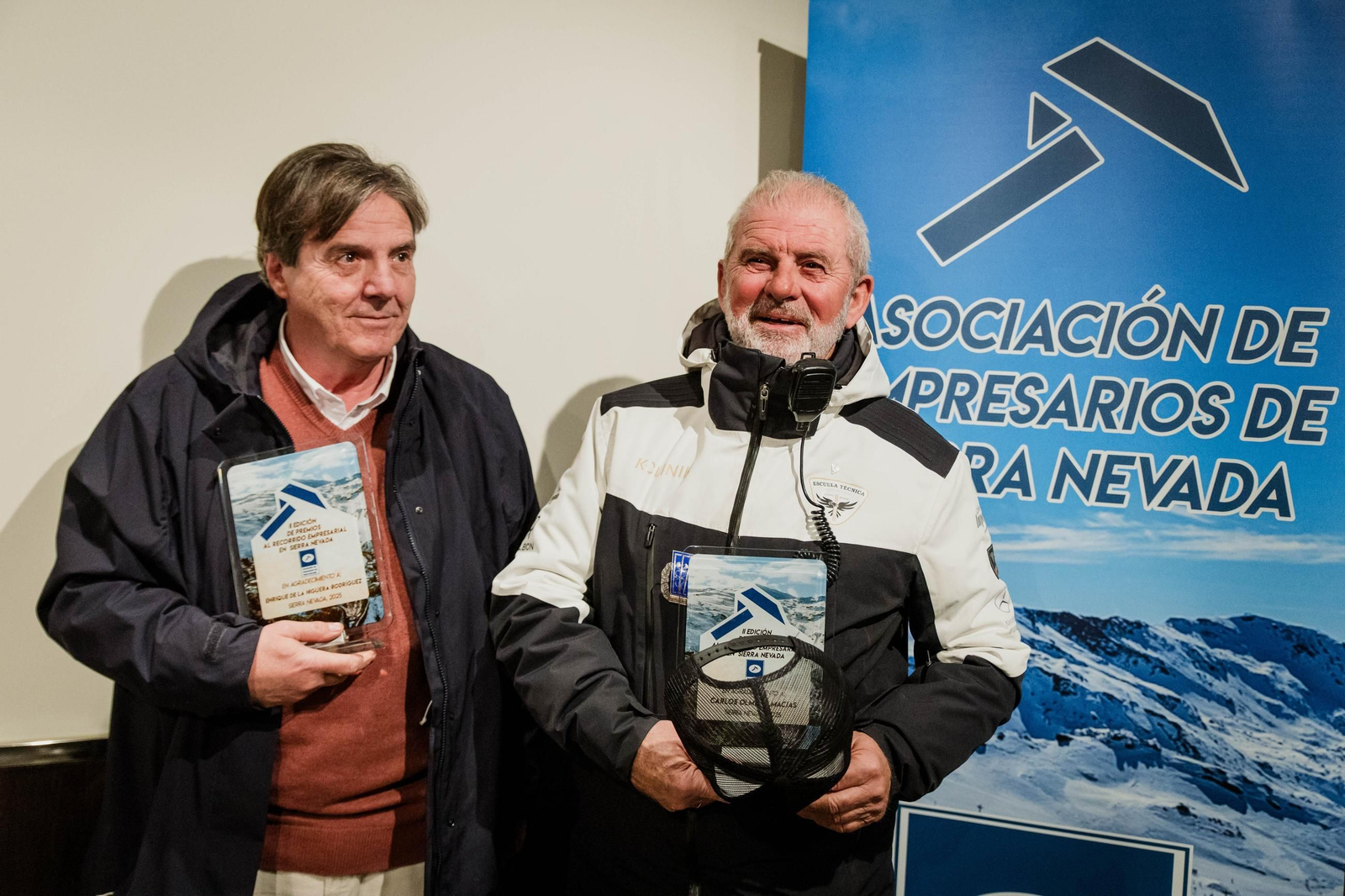 Enrique de la Higuera y Carlos Olmedo, premiados por su trayectoria empresarial en Sierra Nevada