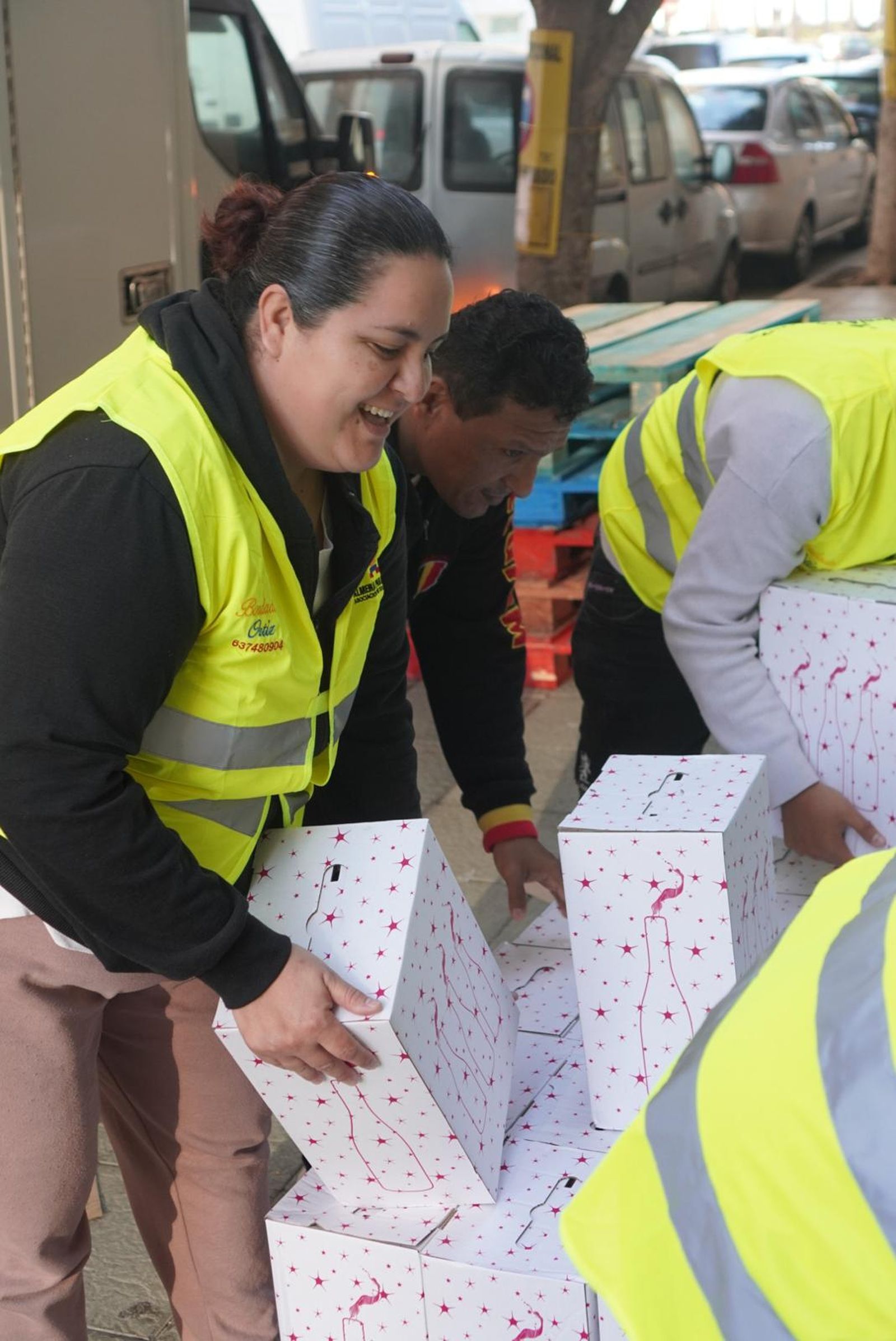 Esta asociación de colombianos de Almería celebra 20 años con 200 cestas de la compra a quienes más lo necesitan