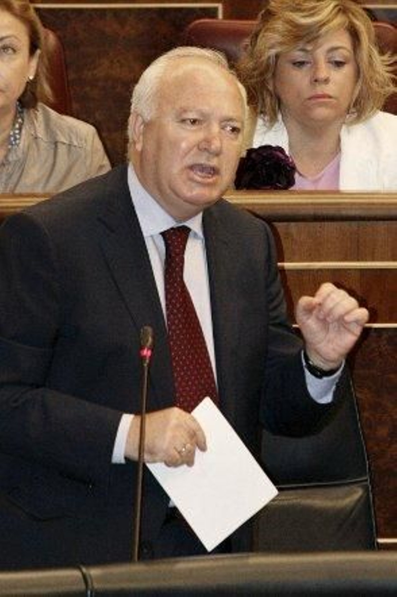 Moratinos: "El Gobierno prevé continuar trayendo presos cubanos"