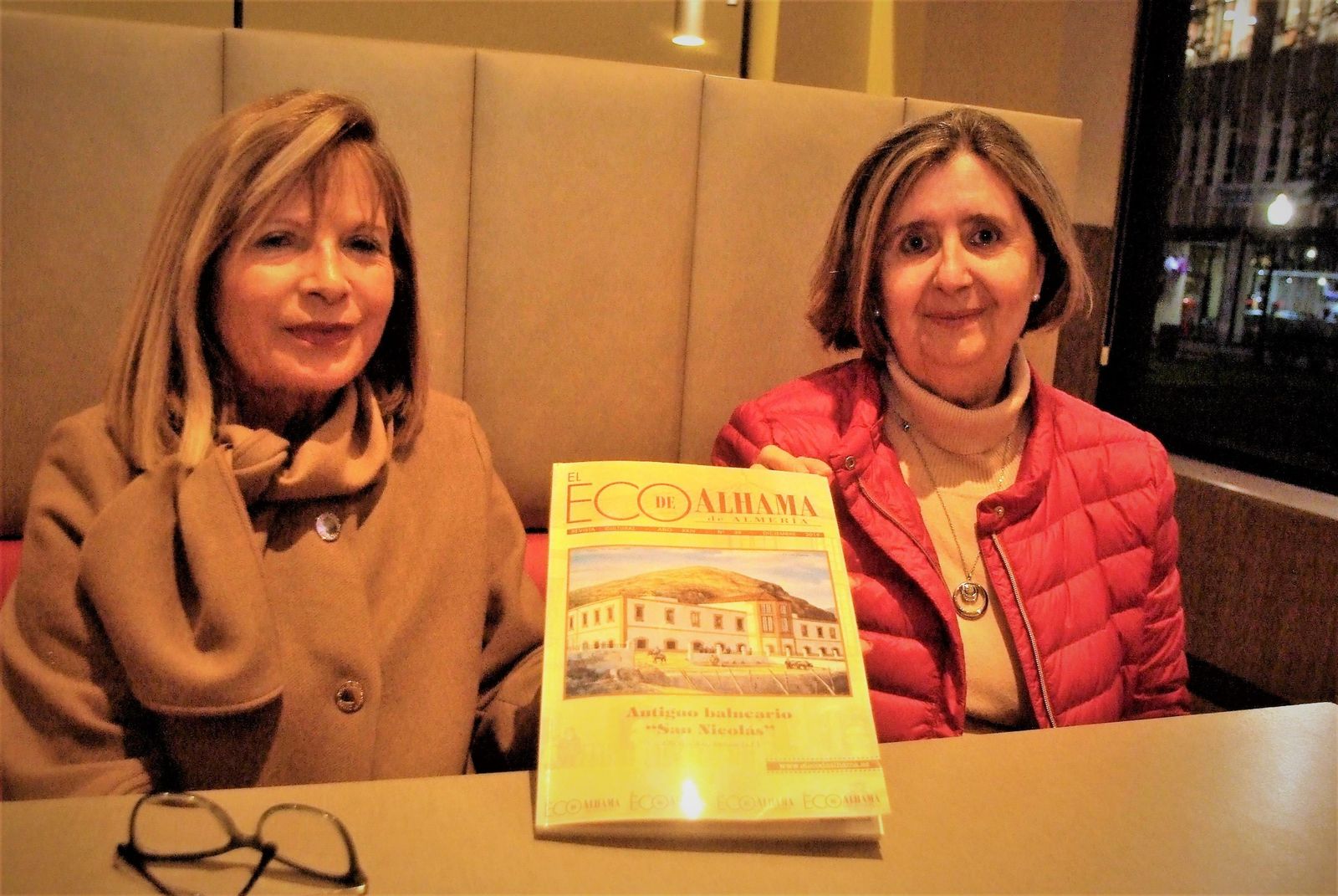 María Carmen Amate, directora de la publicación junto a María Dolores Durán, colaboradora de la revista.