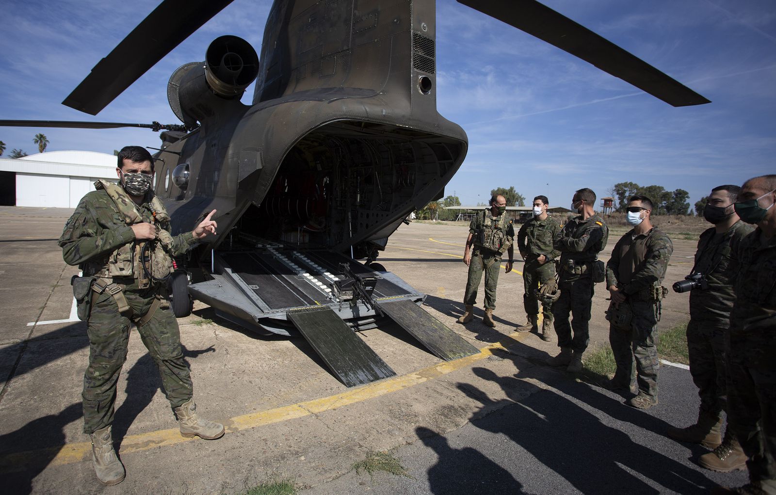Entrenamiento del Ejército en el río Guadalquivir