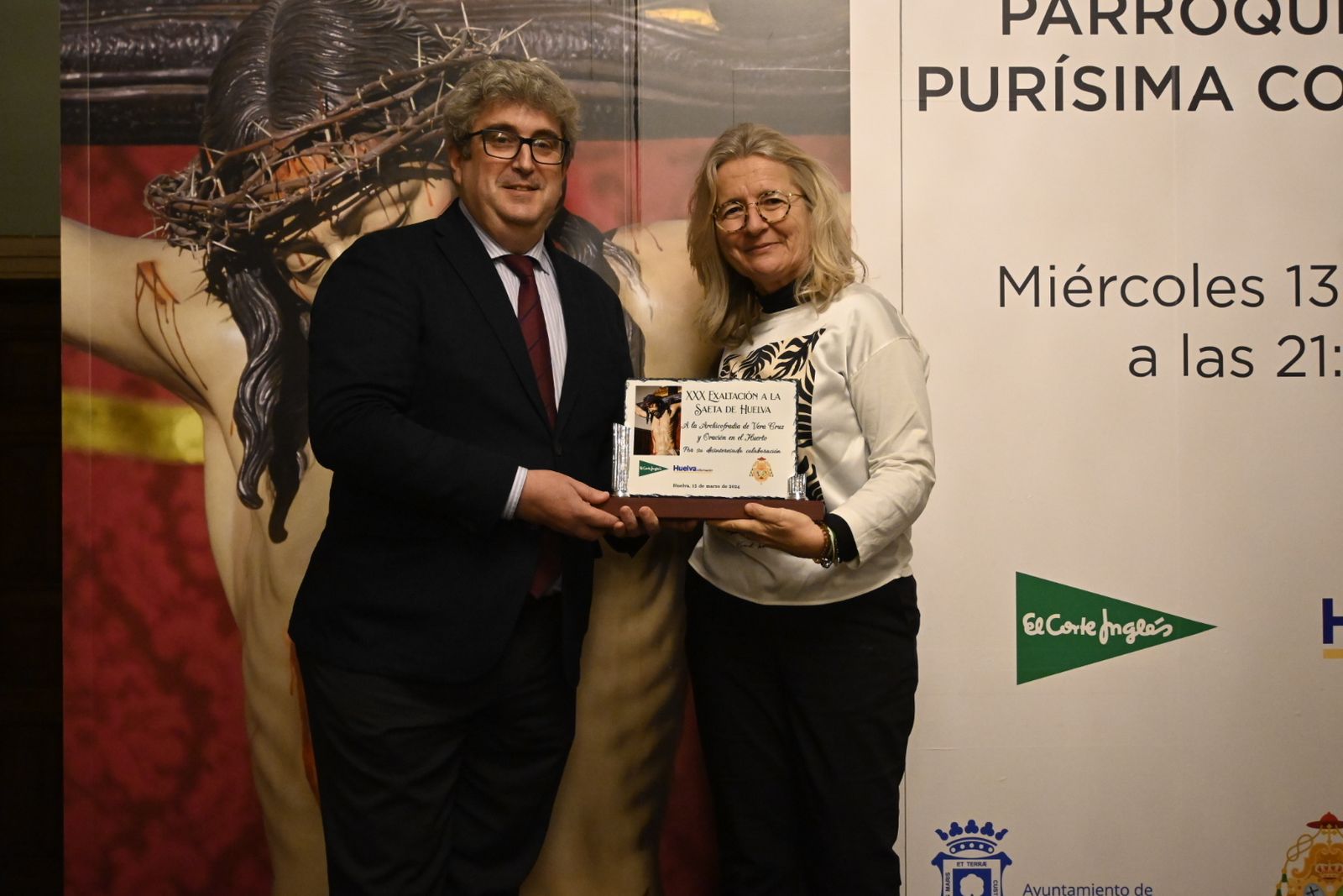 Acto de entrega de recuerdos por la XXX Exaltación a la Saeta de Huelva, en imágenes