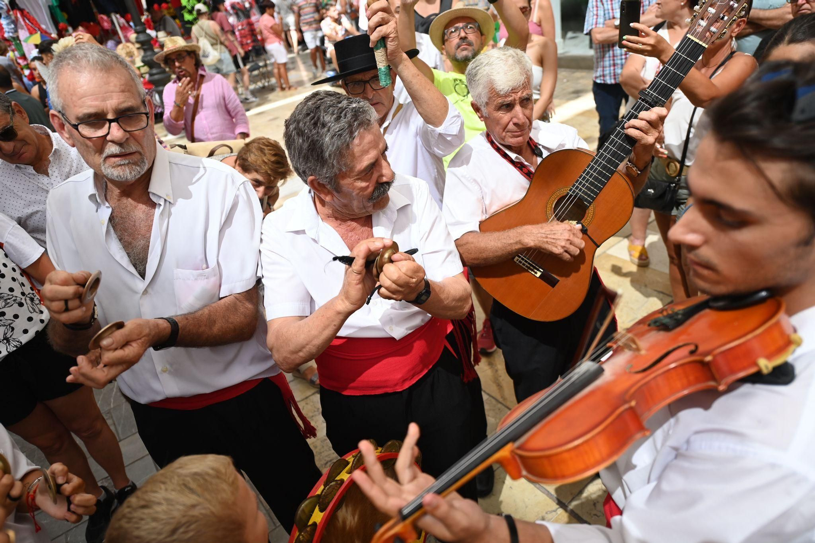 Las fotos del lunes festivo en la Feria en Málaga