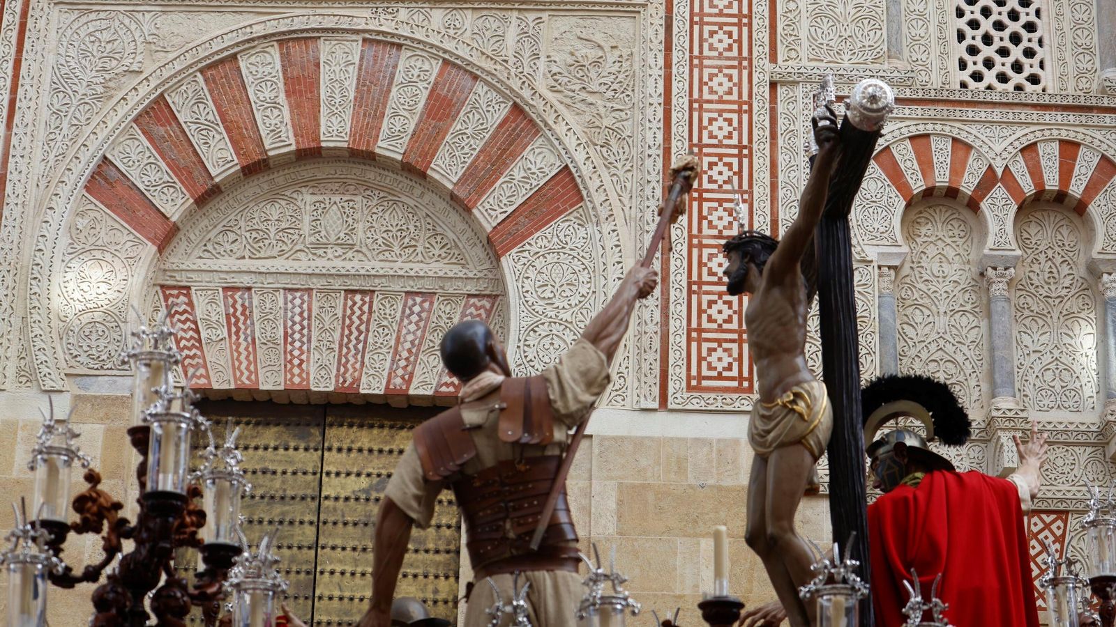 El Señor de la Agonía, junto a la Mezquita-Catedral