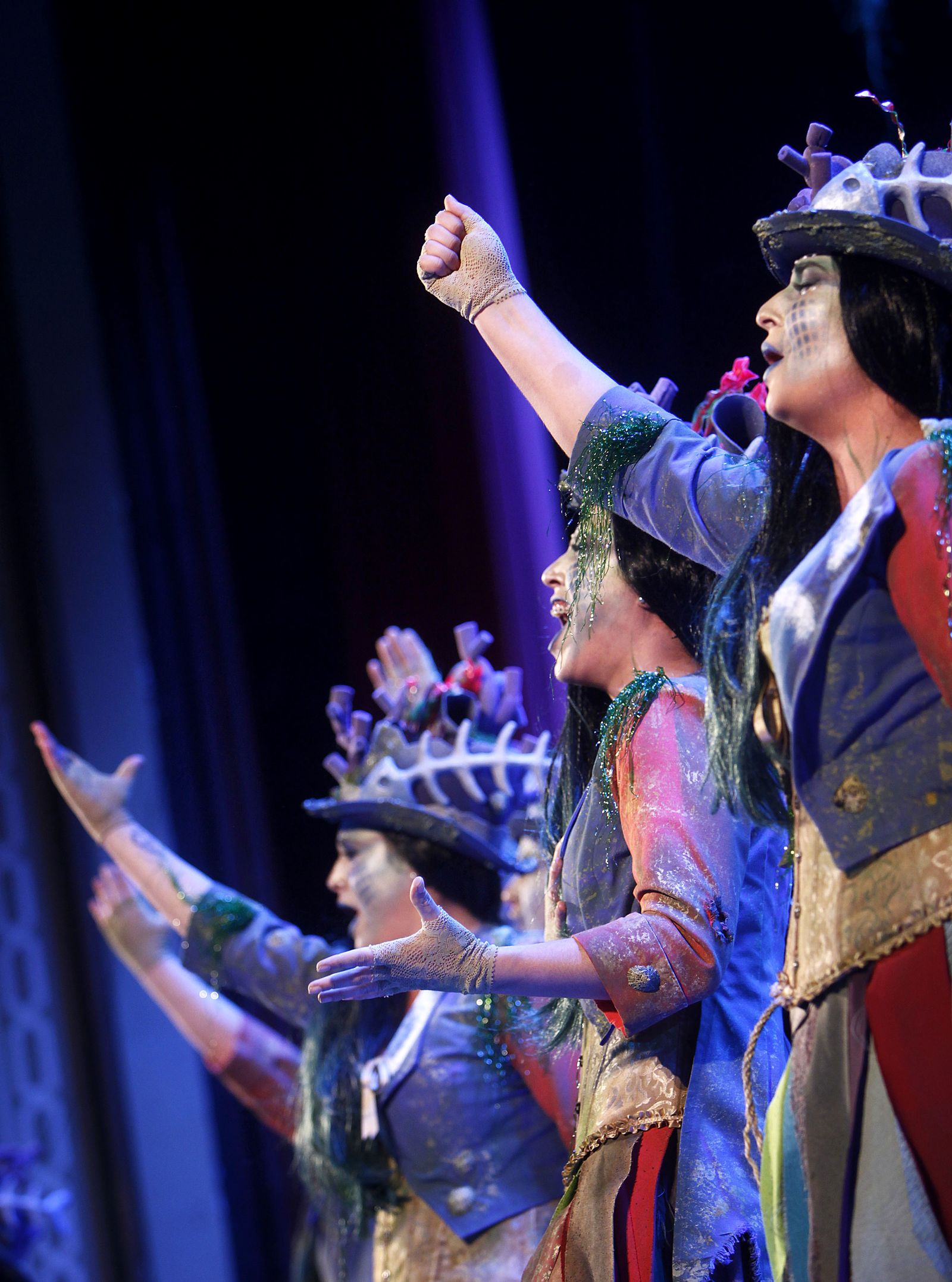 Las imágenes de la décimo sexta función de clasificatorias