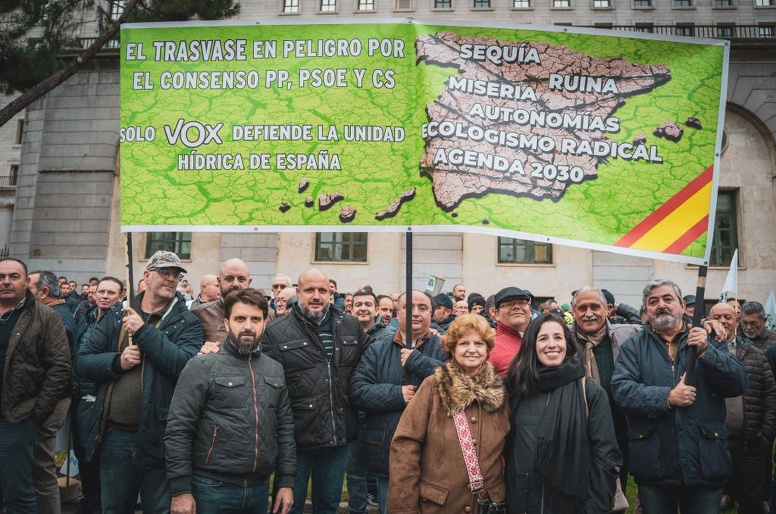 Vea en imágenes la concentración de los regantes ante el recorte del trasvase del Tajo-Segura
