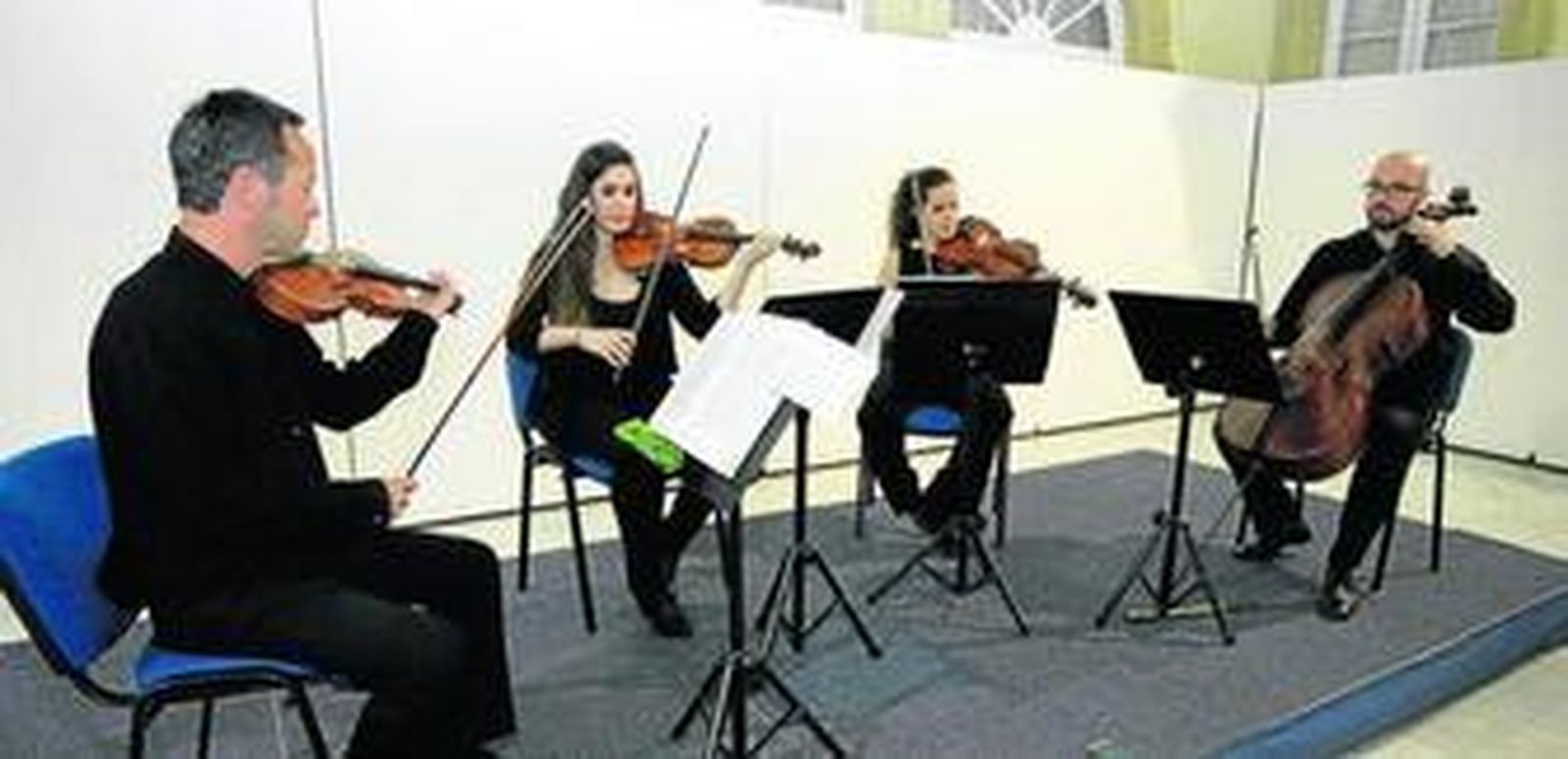 El cuarteto estaba formado por Manuel Camacho, Marta Fernández, Araceli Morales y Andreu Marco.