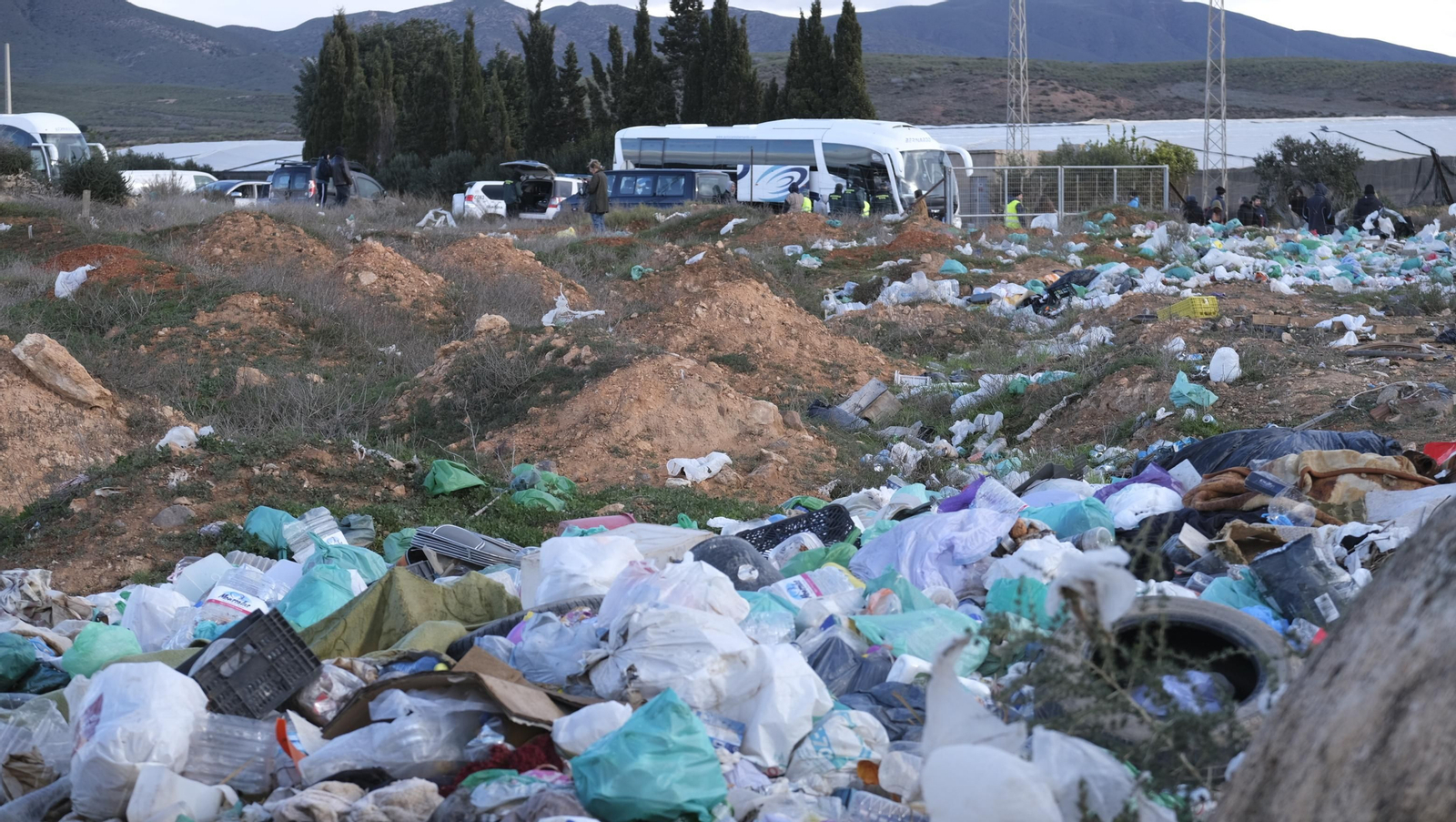 Imágenes del desalojo del asentamiento chabolista 'El Walili', en Níjar