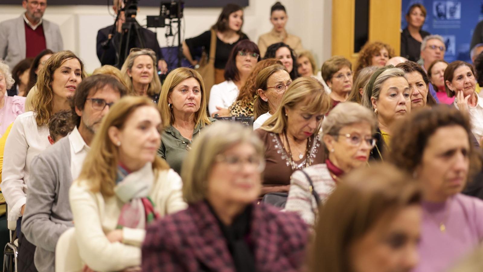 Asistentes a la conferencia de Irma Soriano.