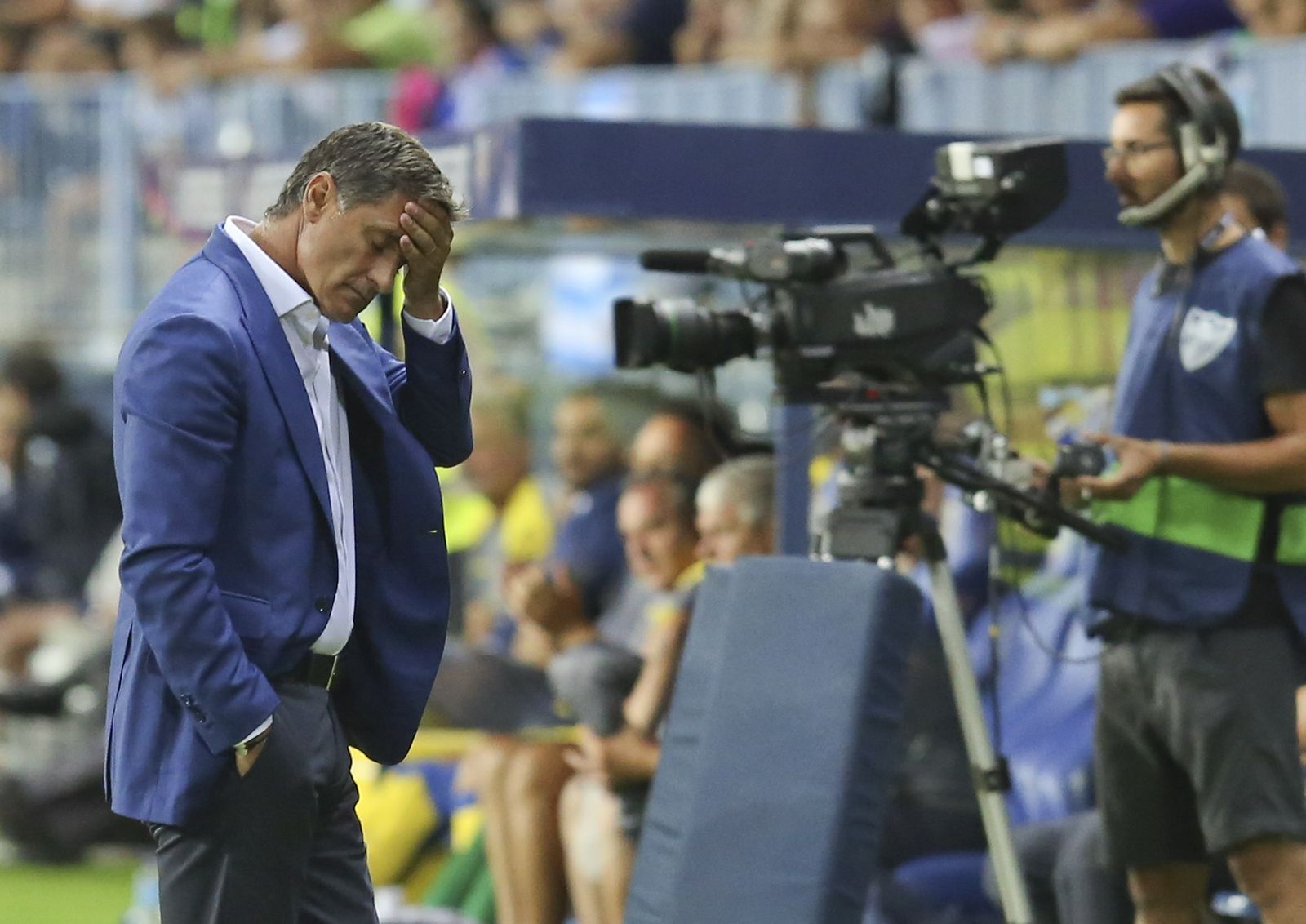 Míchel se lamenta durante el choque de anoche ante Las Palmas.