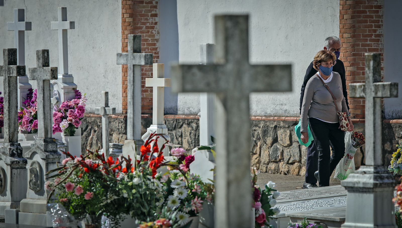 Día de Todos los Santos en el cementerio de Jerez