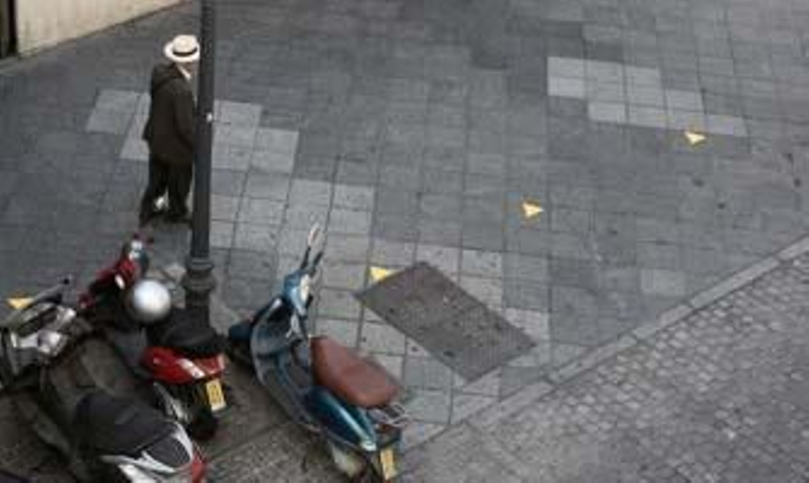 La grúa causa estragos con las motos mal aparcadas en la calle Rioja