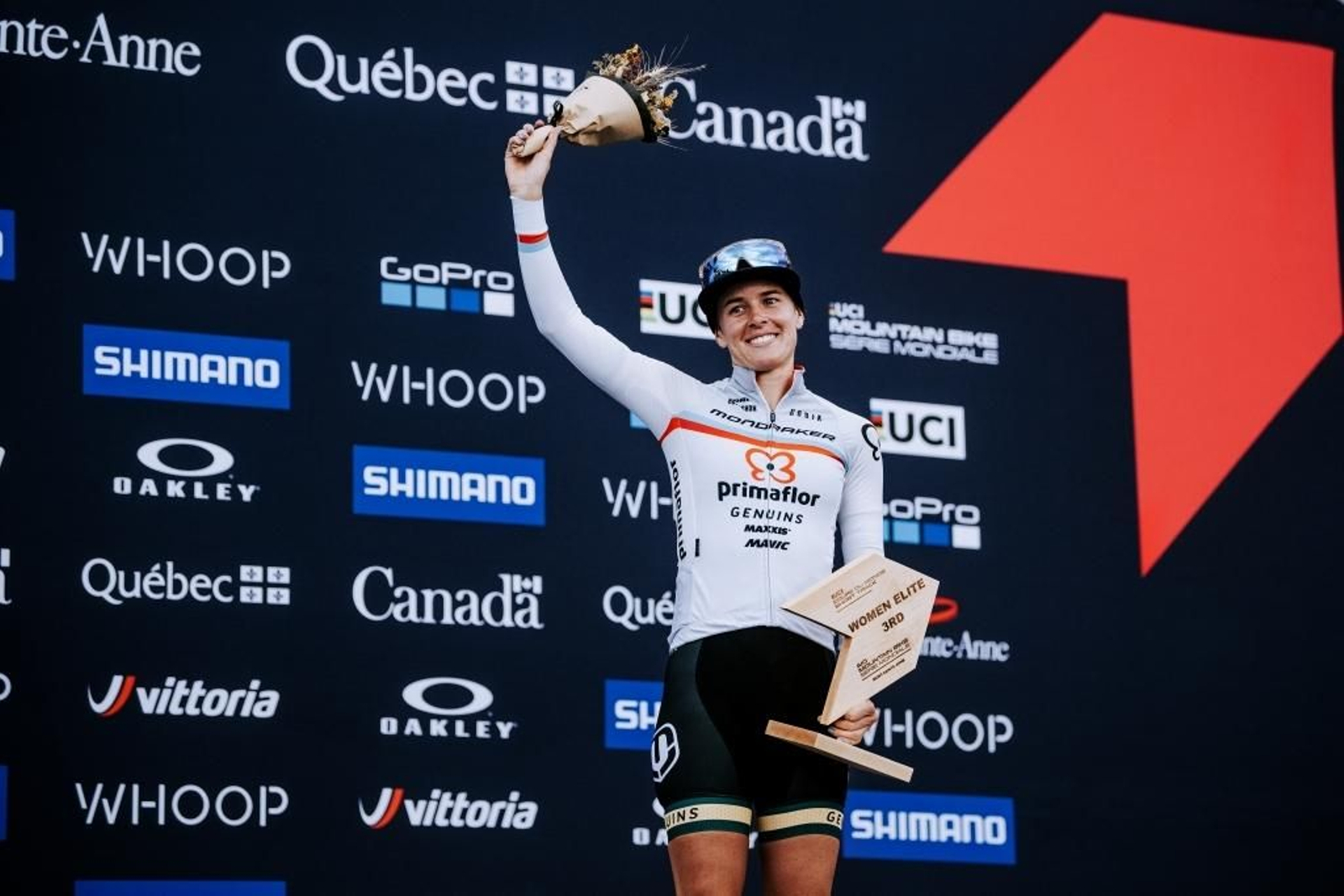 La australiana Bec Henderson subida al podio tras su tercer puesto en short track. La australiana Bec Henderson subida al podio tras su tercer puesto en short track.