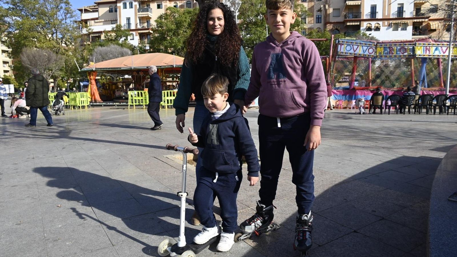 Theo (derecha), Anabel y Aníbal.