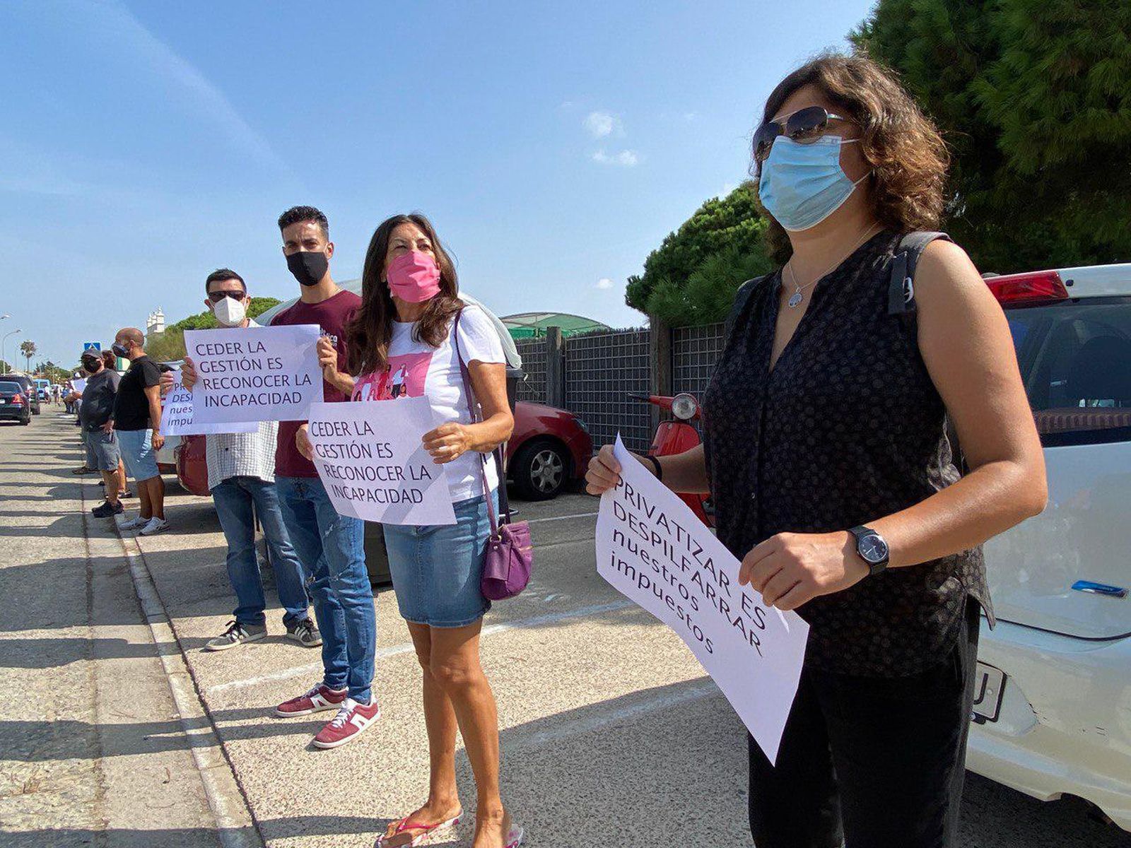 Gran participación en la cadena humana a las puertas de Los Toruños