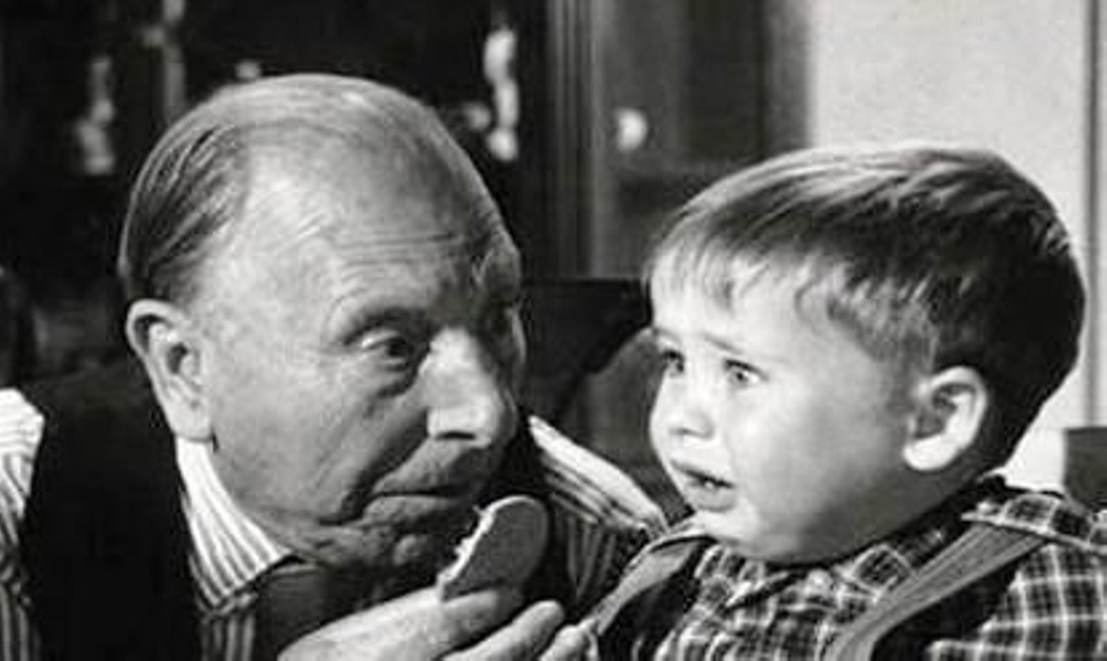 Pepe Isbert y Alfredro Garrido, el abuelo y Chencho en 'La gran familia'