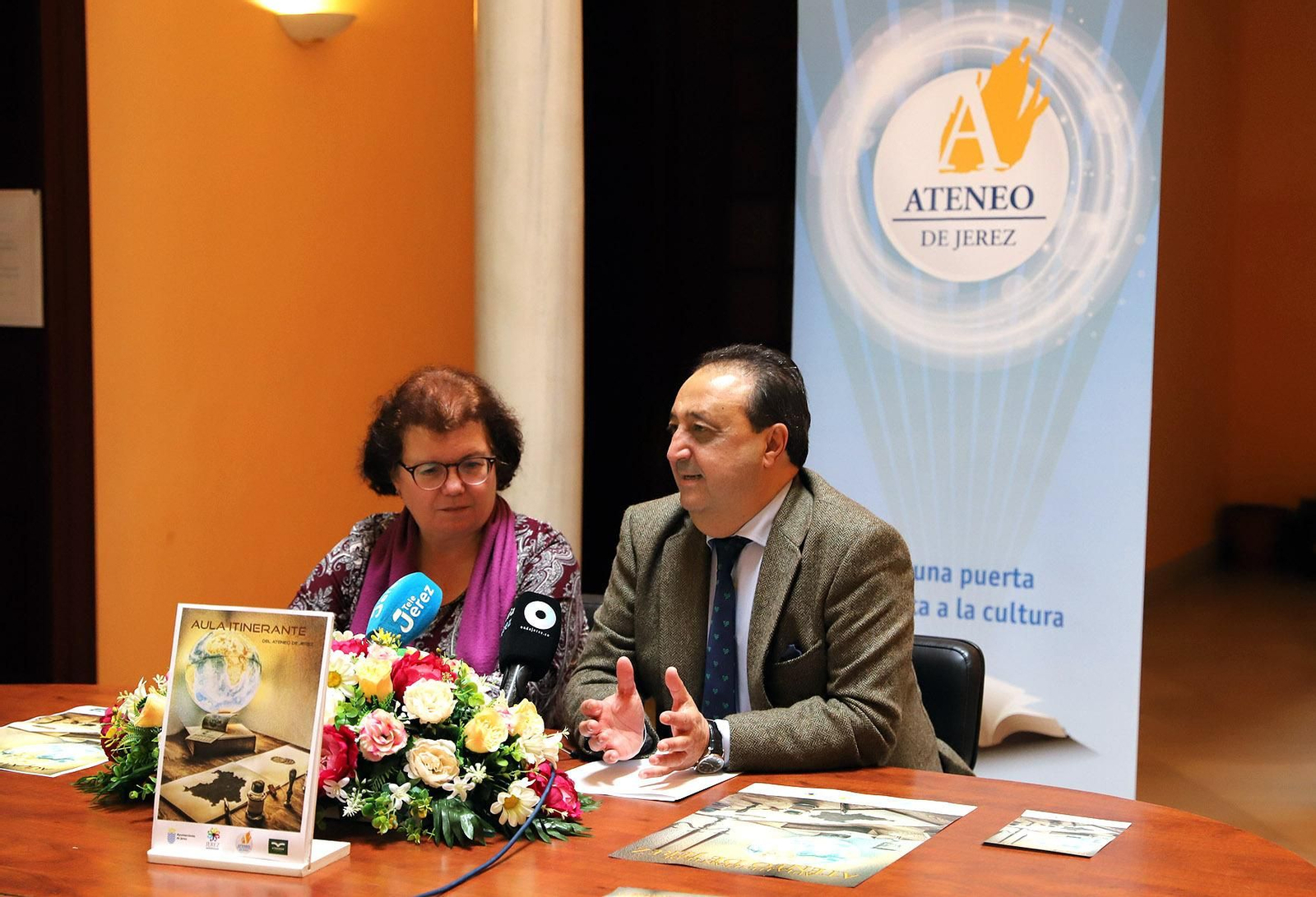 Margarita Martín y Francisco Zurita, en el Palacio de Villapanés.