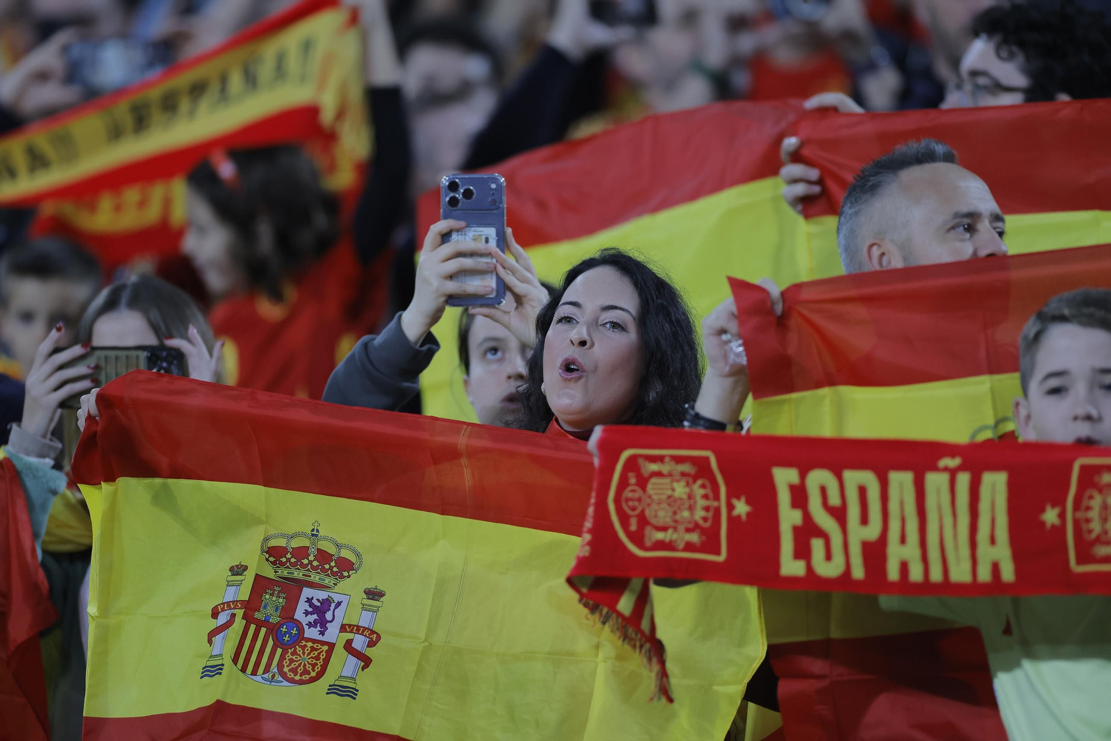 Búscate en las fotos del España - Turquia