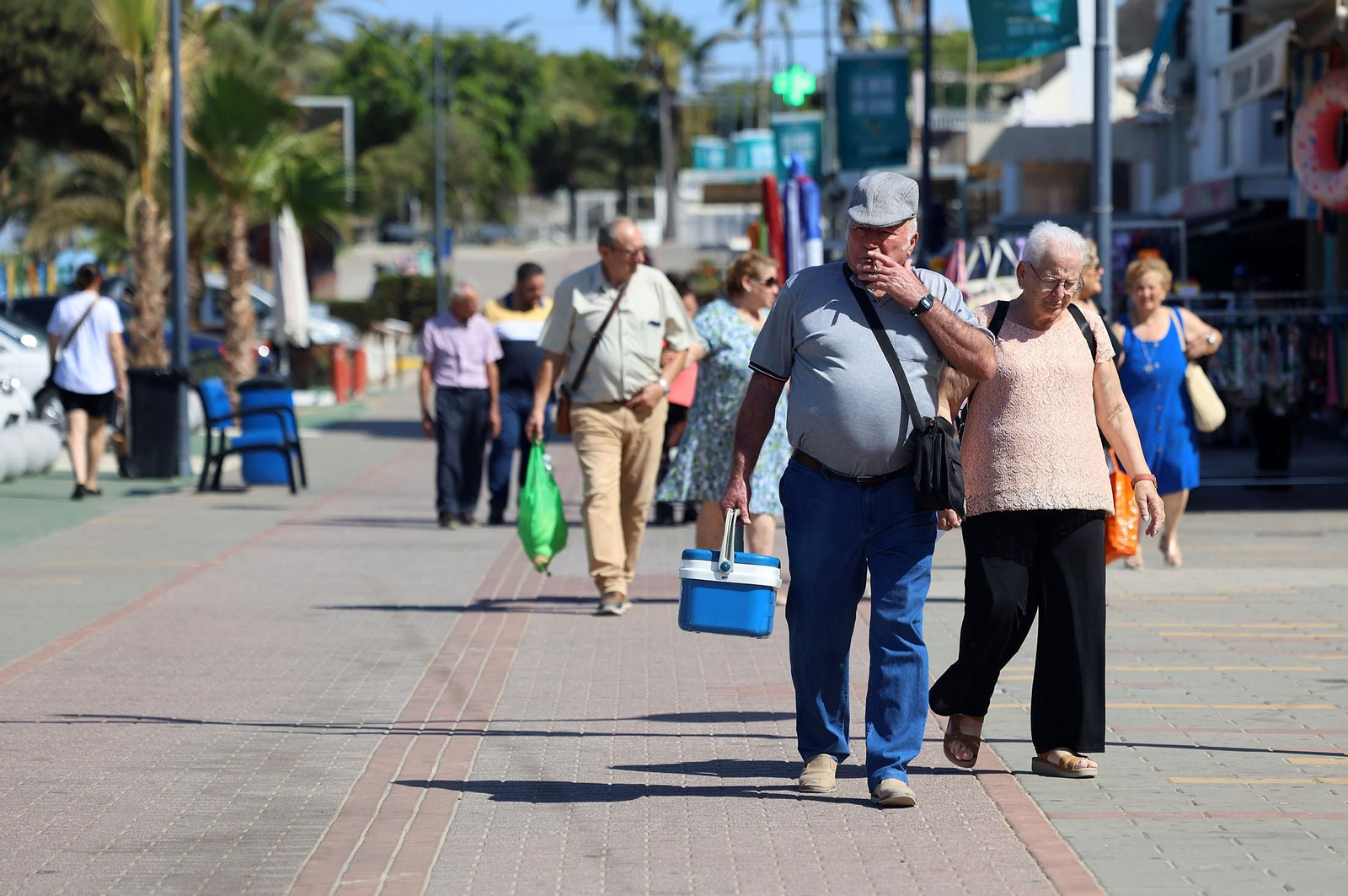 Imágenes del ambiente en las playas de Huelva durante la mañana del domingo