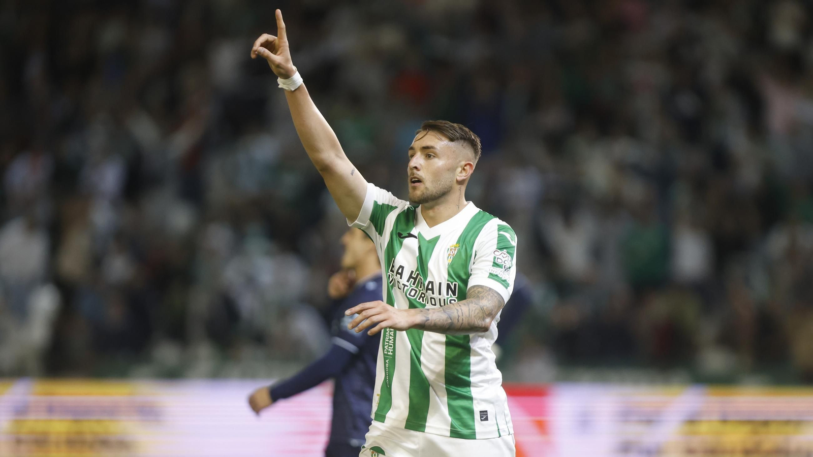Antonio Casas celebra su gol en el Córdoba CF - Cádiz, el décimo en su estreno en Segunda División.